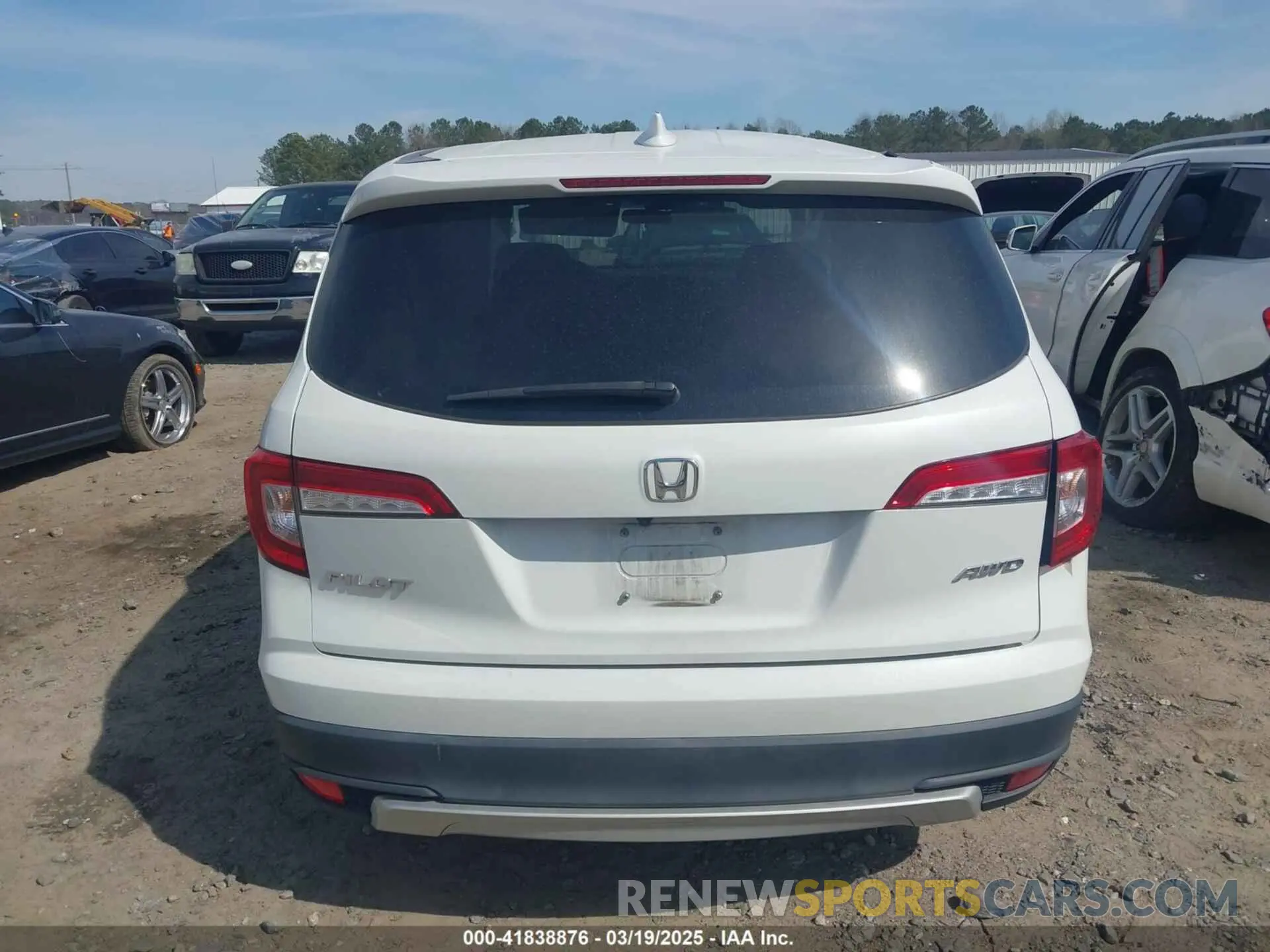 15 Photograph of a damaged car 5FNYF6H36LB057201 HONDA PILOT 2020