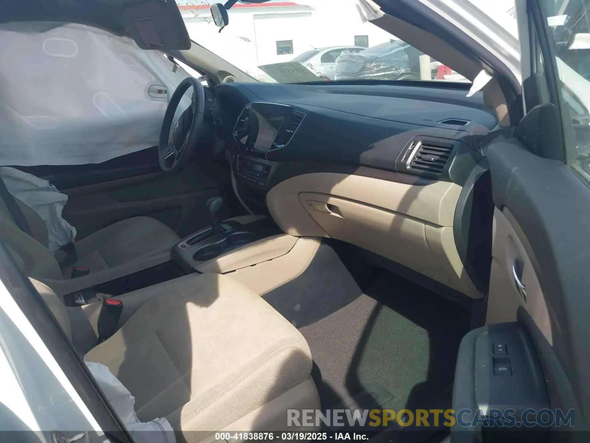5 Photograph of a damaged car 5FNYF6H36LB057201 HONDA PILOT 2020
