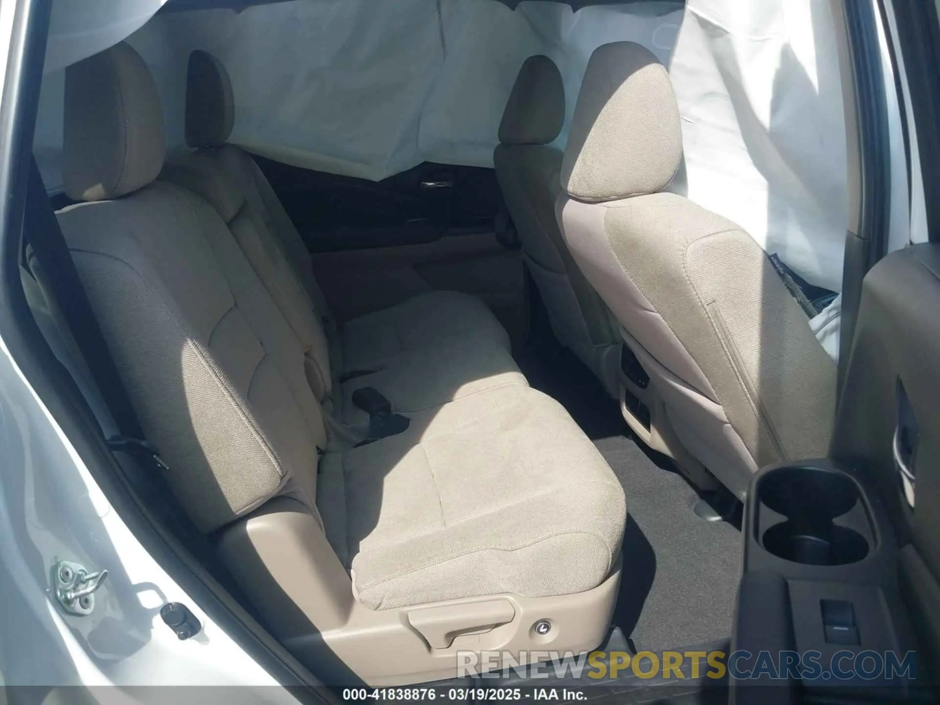 8 Photograph of a damaged car 5FNYF6H36LB057201 HONDA PILOT 2020