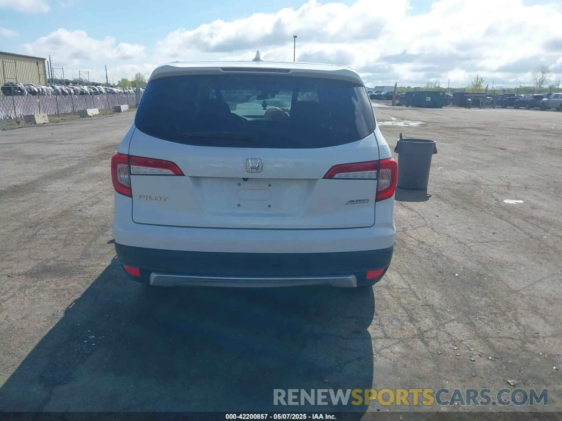 16 Фотография поврежденного автомобиля 5FNYF6H38LB025981 HONDA PILOT 2020