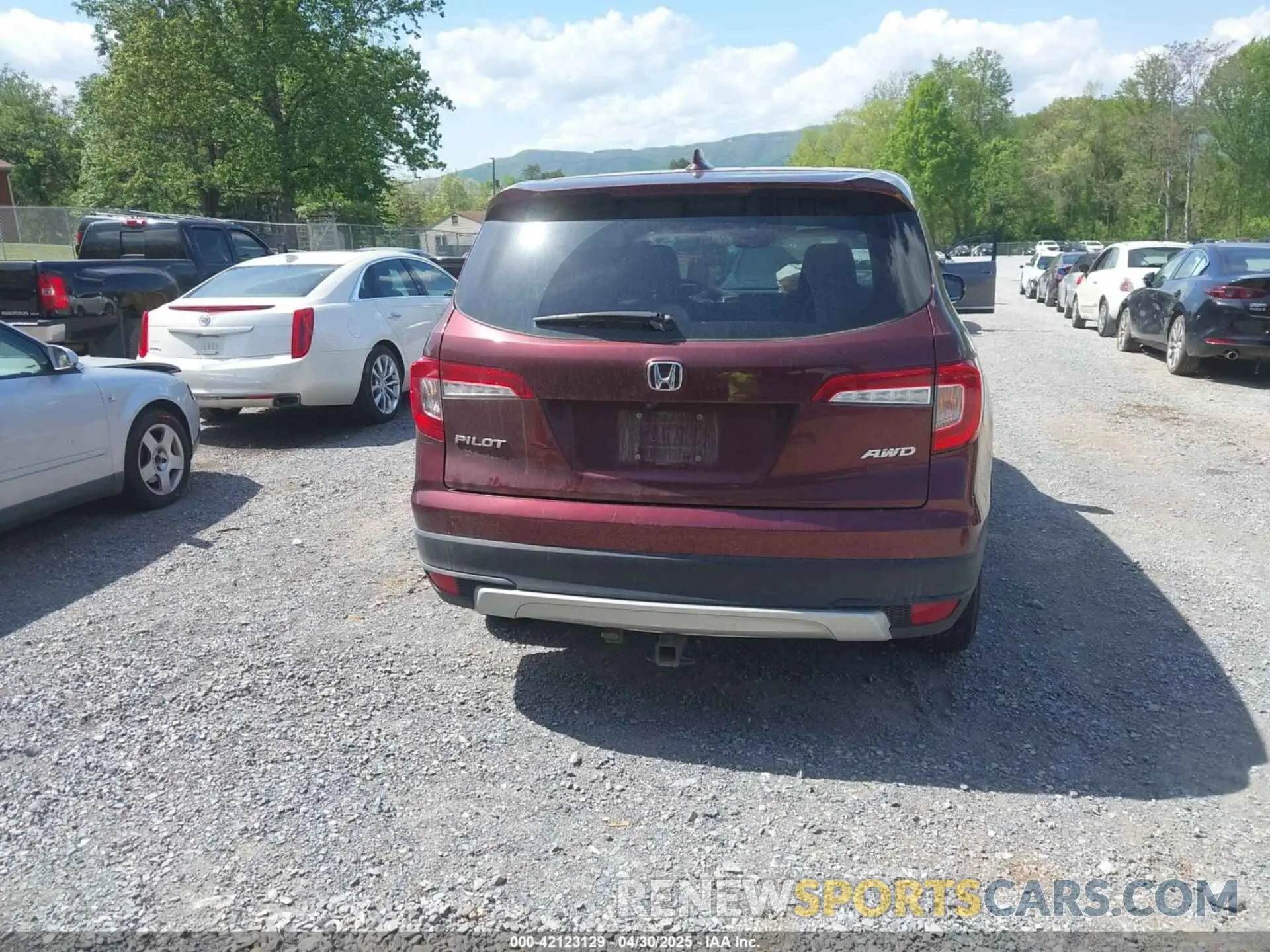 17 Photograph of a damaged car 5FNYF6H50LB028925 HONDA PILOT 2020