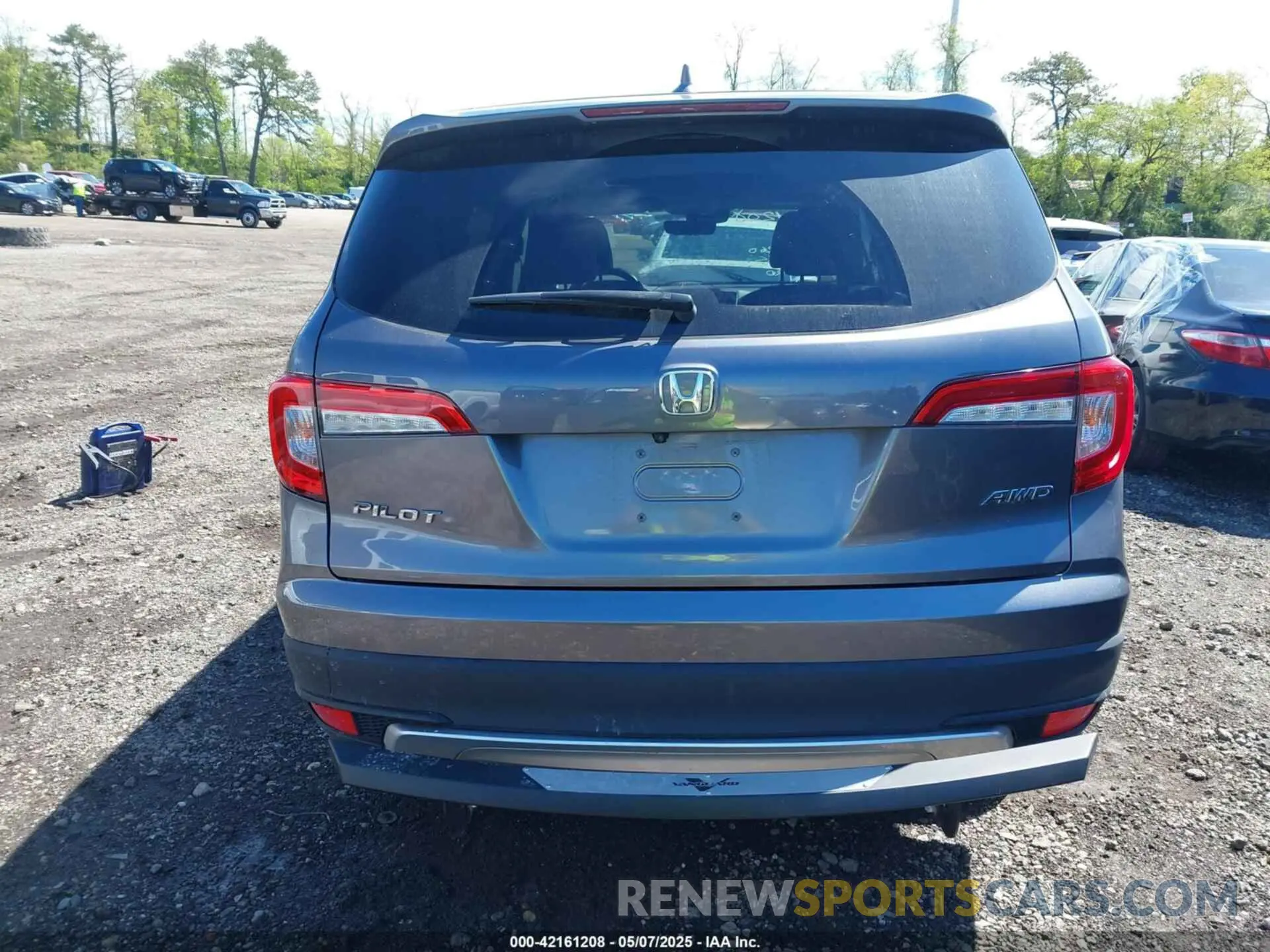 17 Photograph of a damaged car 5FNYF6H51LB038606 HONDA PILOT 2020