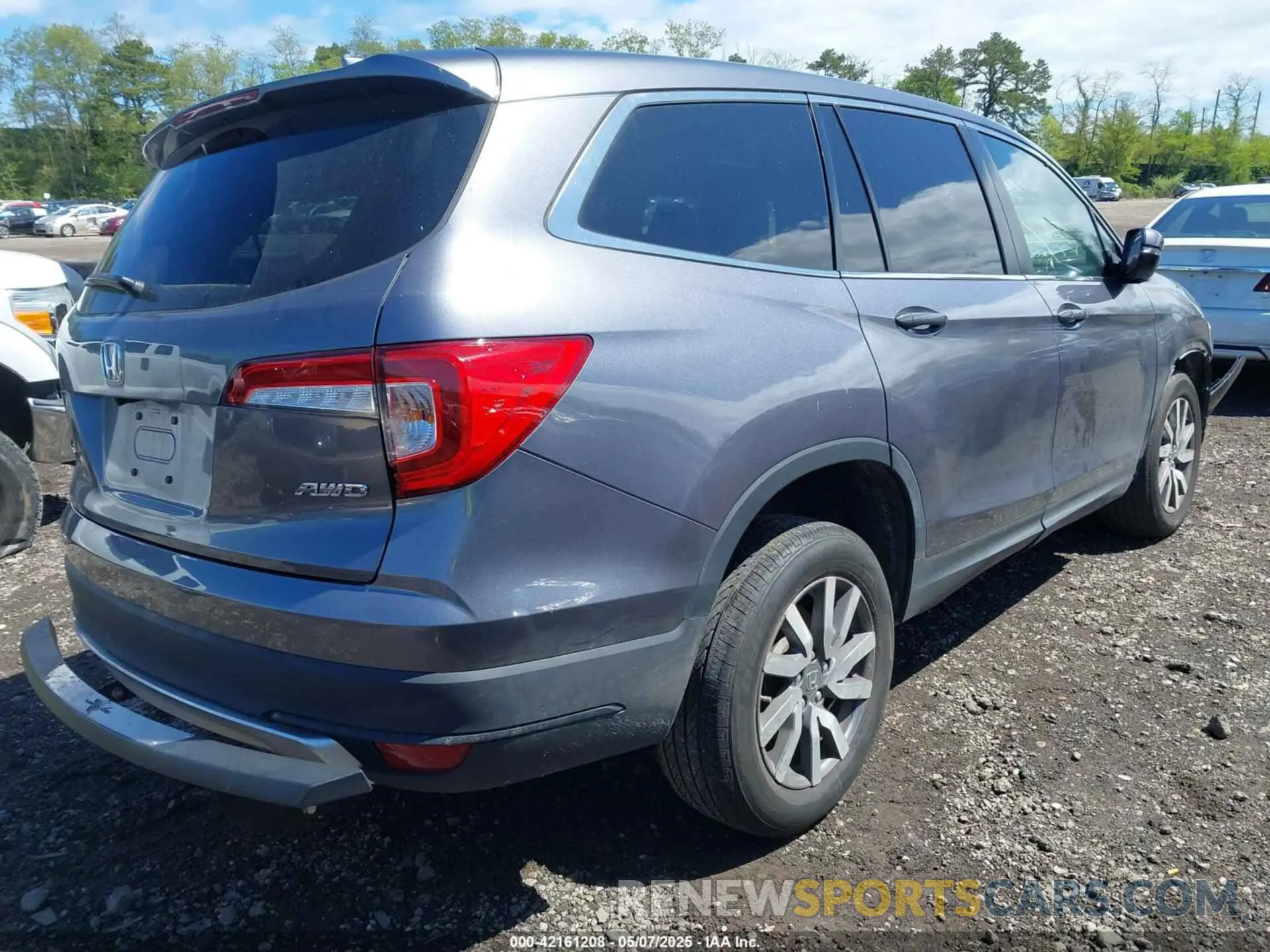 4 Photograph of a damaged car 5FNYF6H51LB038606 HONDA PILOT 2020