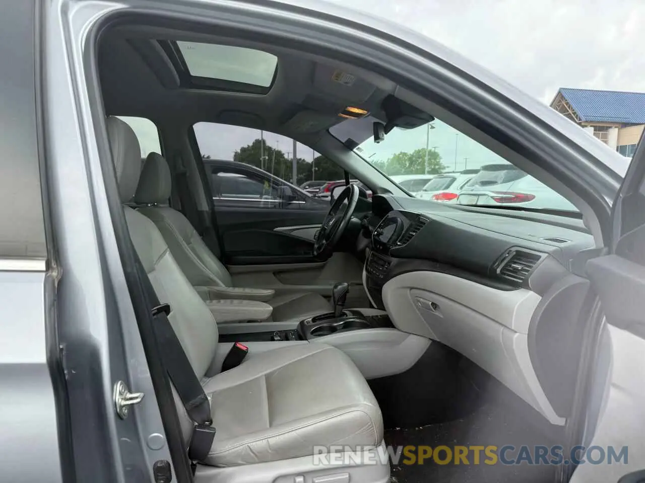 5 Photograph of a damaged car 5FNYF6H51LB069791 HONDA PILOT 2020