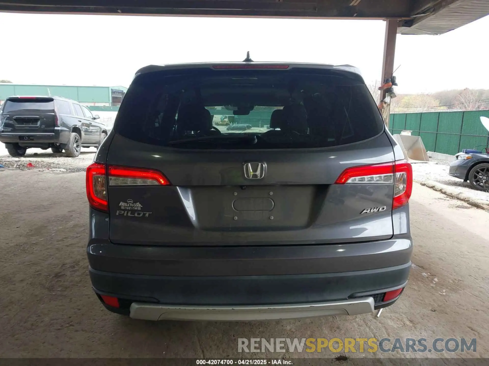 17 Photograph of a damaged car 5FNYF6H52LB048870 HONDA PILOT 2020