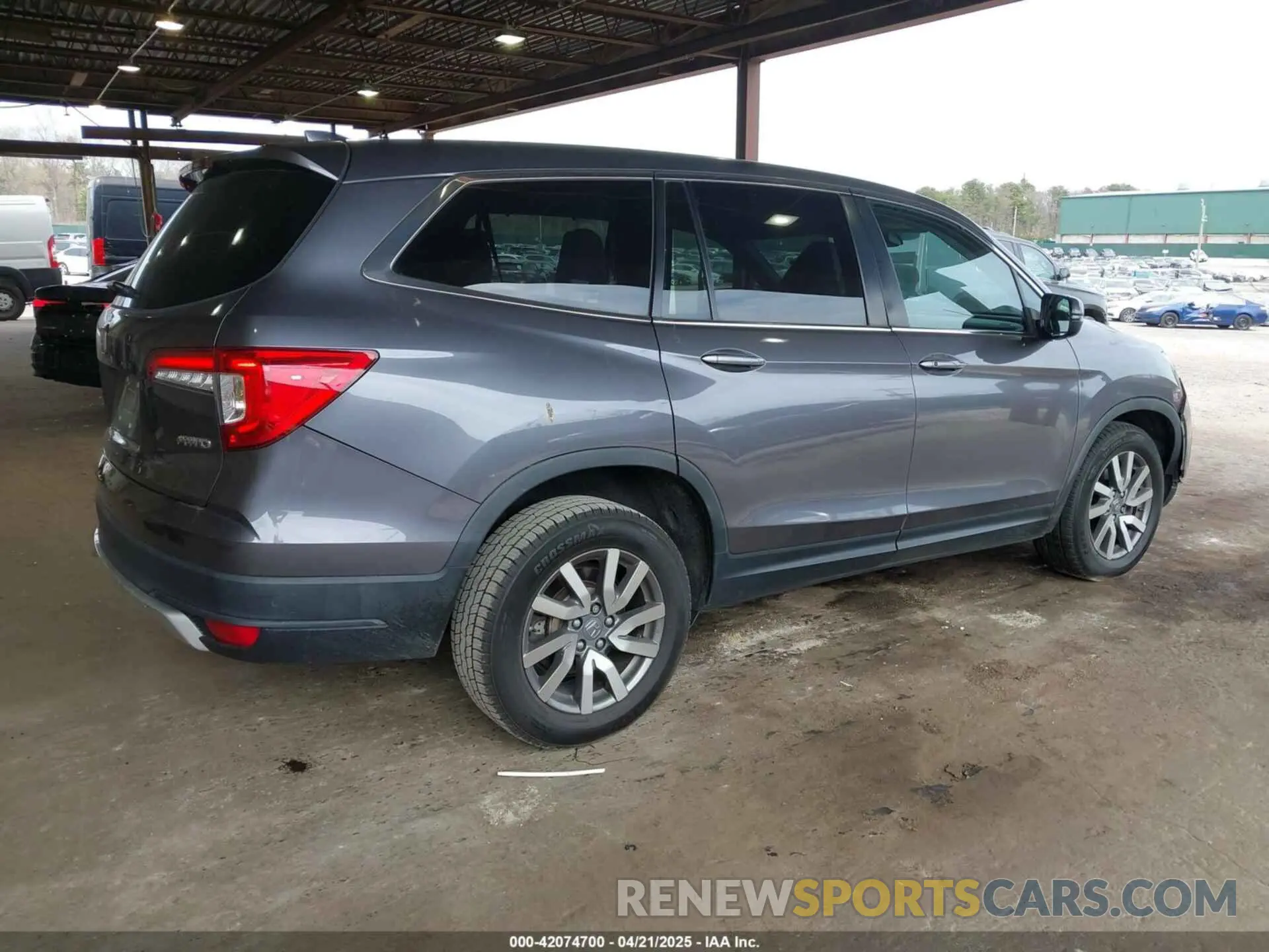 4 Photograph of a damaged car 5FNYF6H52LB048870 HONDA PILOT 2020