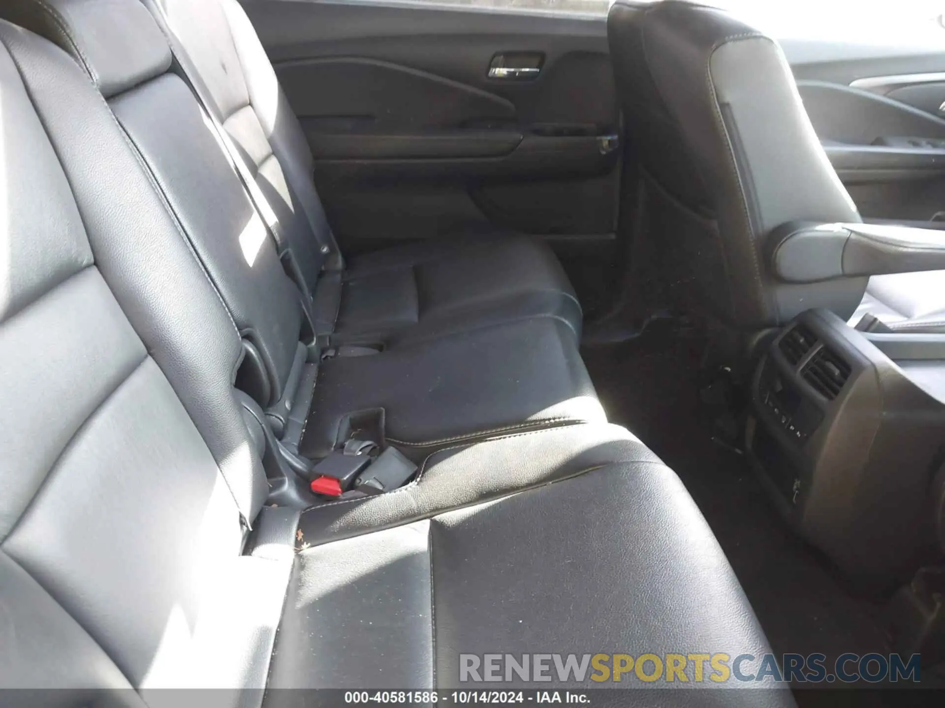 8 Photograph of a damaged car 5FNYF6H53LB069677 HONDA PILOT 2020