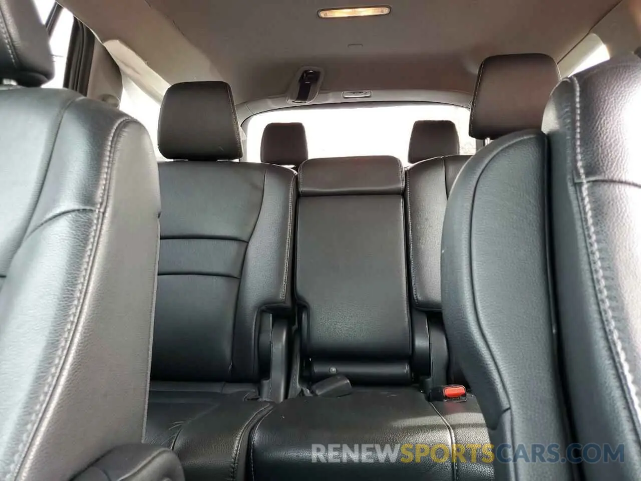 10 Photograph of a damaged car 5FNYF6H56LB008484 HONDA PILOT 2020