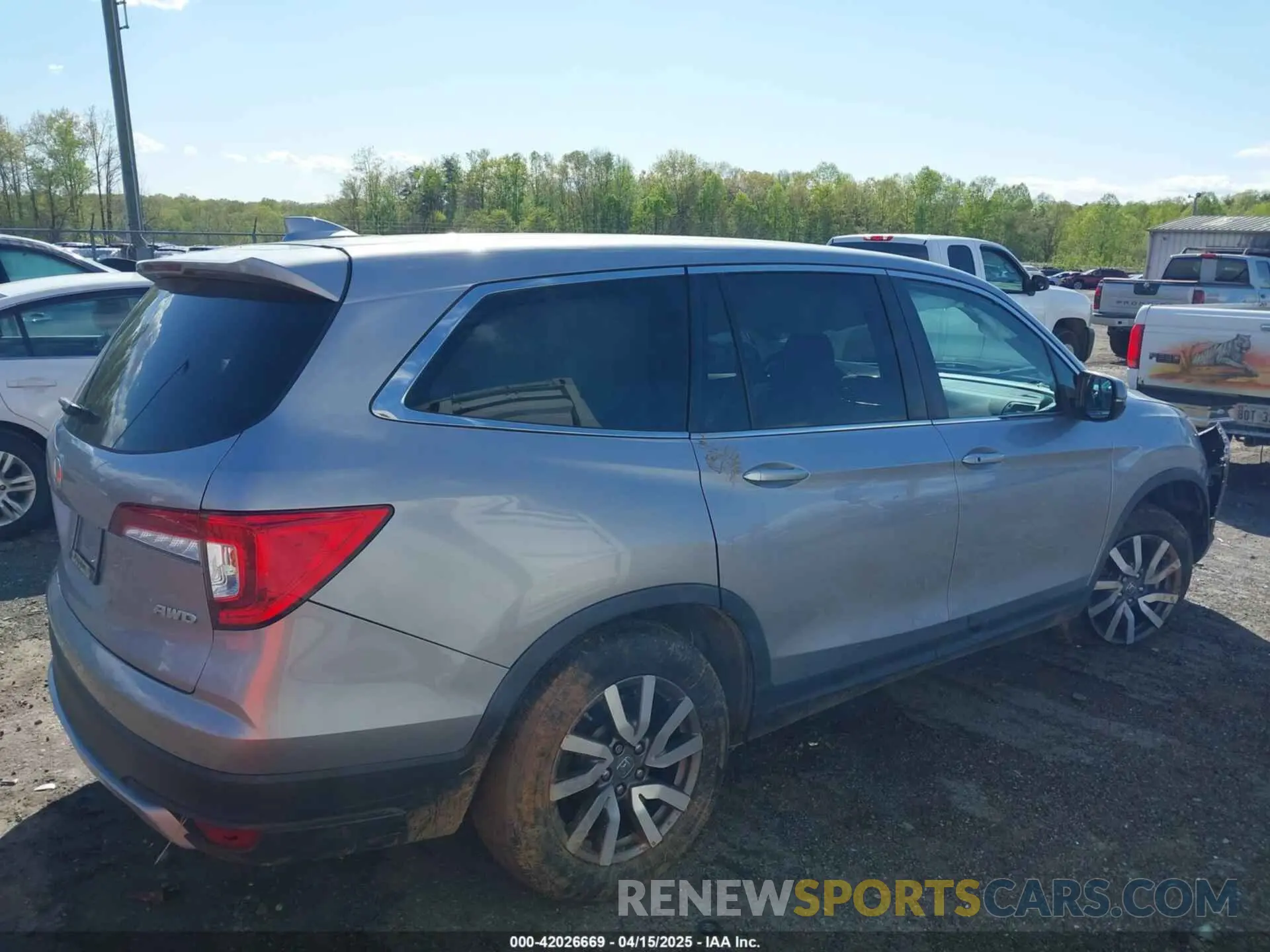 4 Photograph of a damaged car 5FNYF6H57LB059699 HONDA PILOT 2020