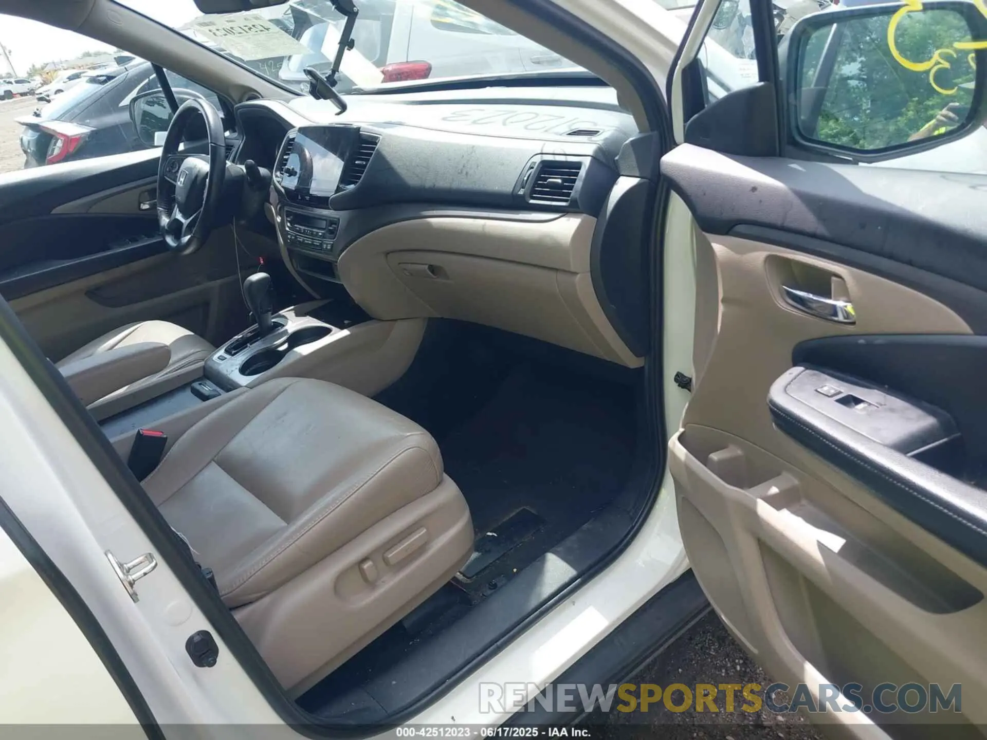 5 Photograph of a damaged car 5FNYF6H57LB061064 HONDA PILOT 2020
