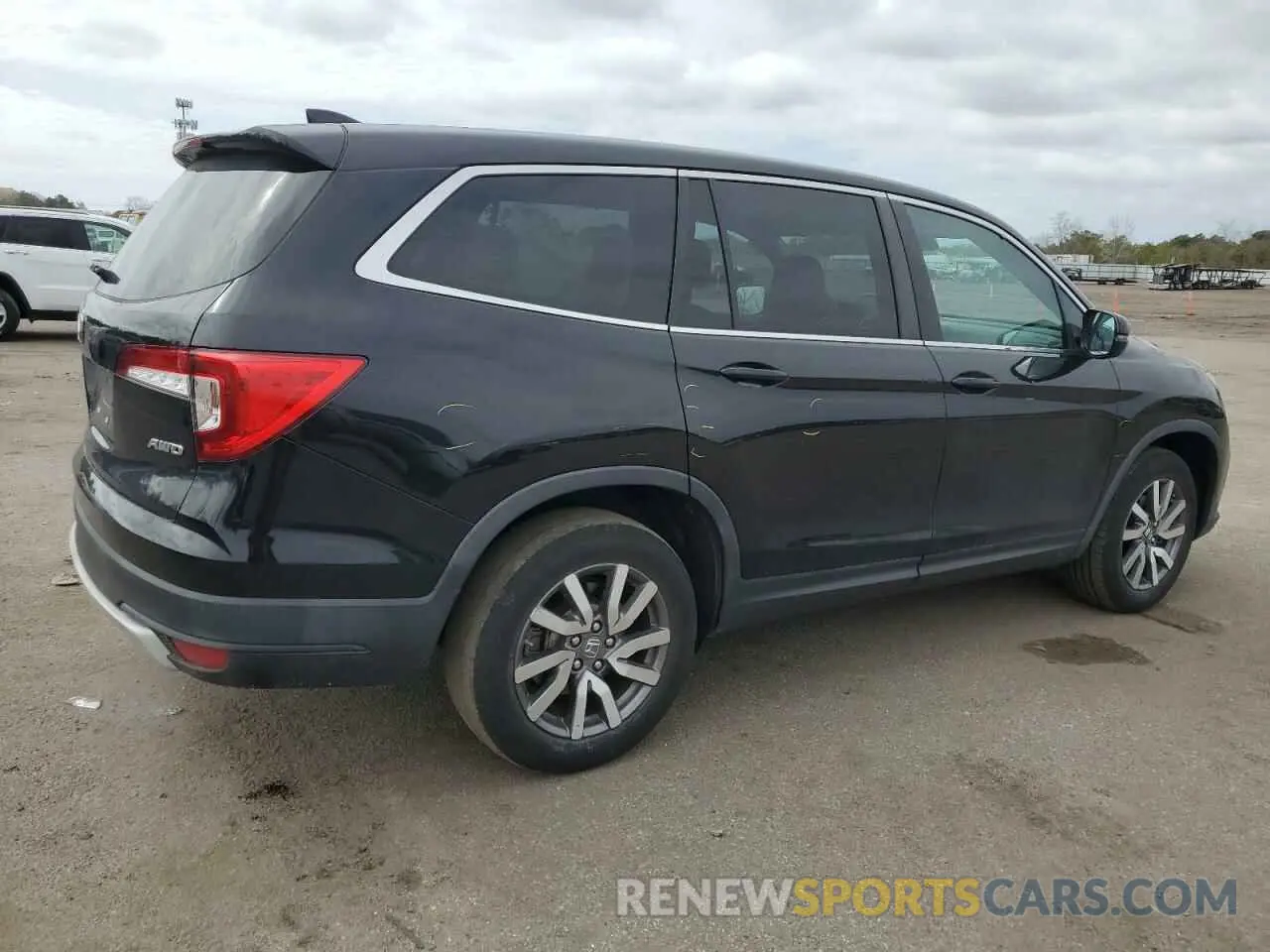 3 Photograph of a damaged car 5FNYF6H57LB068676 HONDA PILOT 2020
