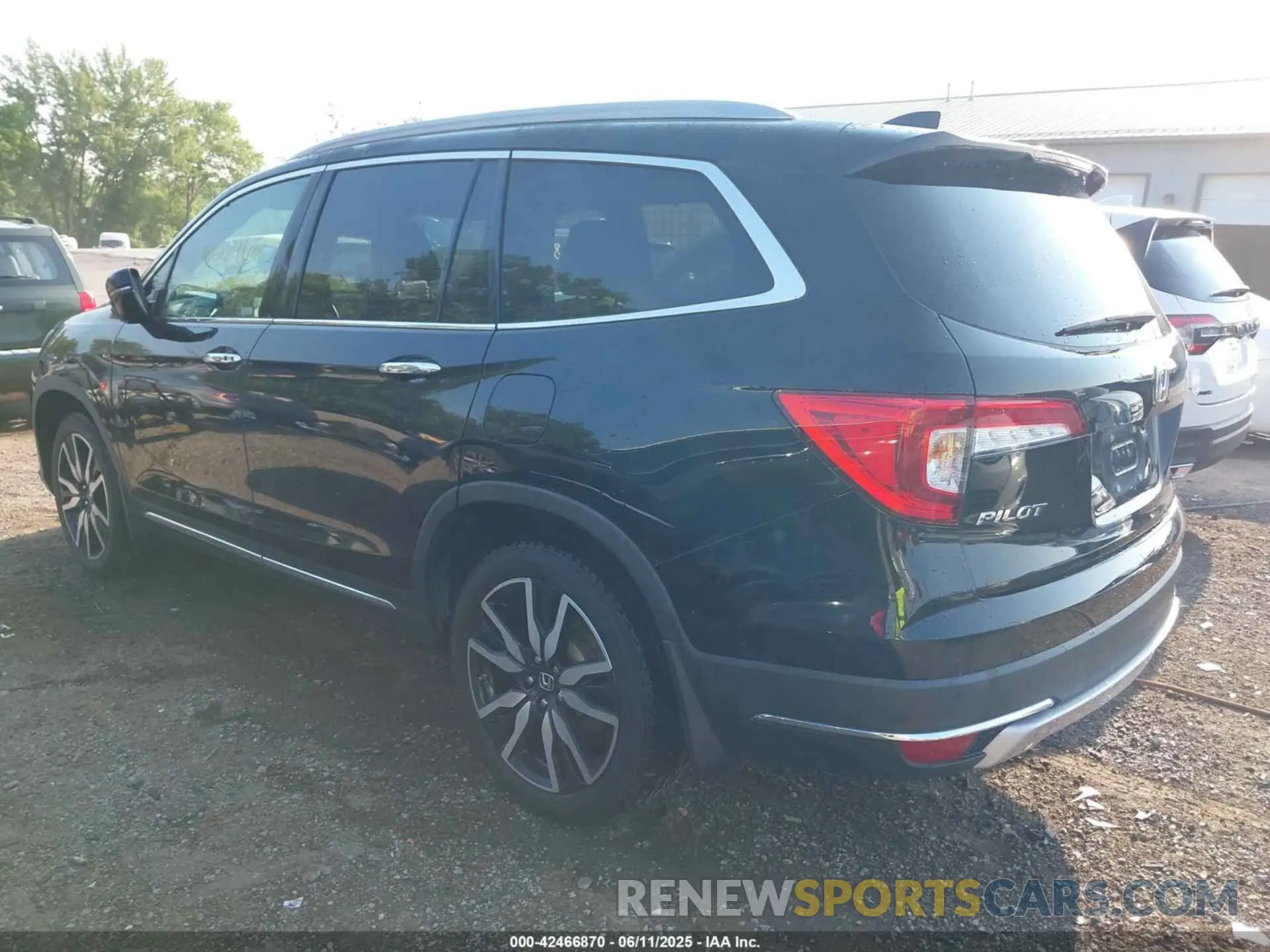 3 Photograph of a damaged car 5FNYF6H62LB038381 HONDA PILOT 2020