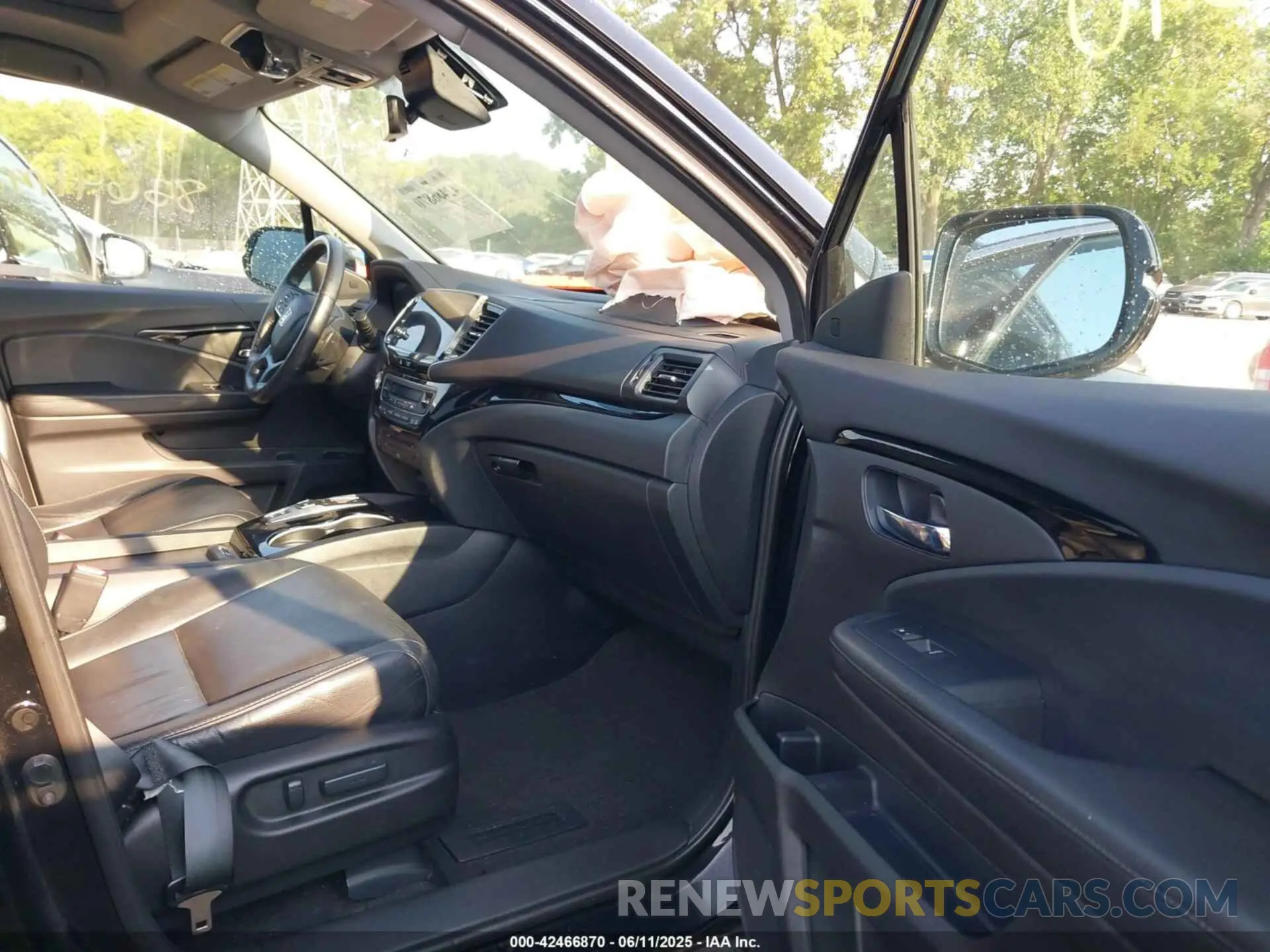 5 Photograph of a damaged car 5FNYF6H62LB038381 HONDA PILOT 2020