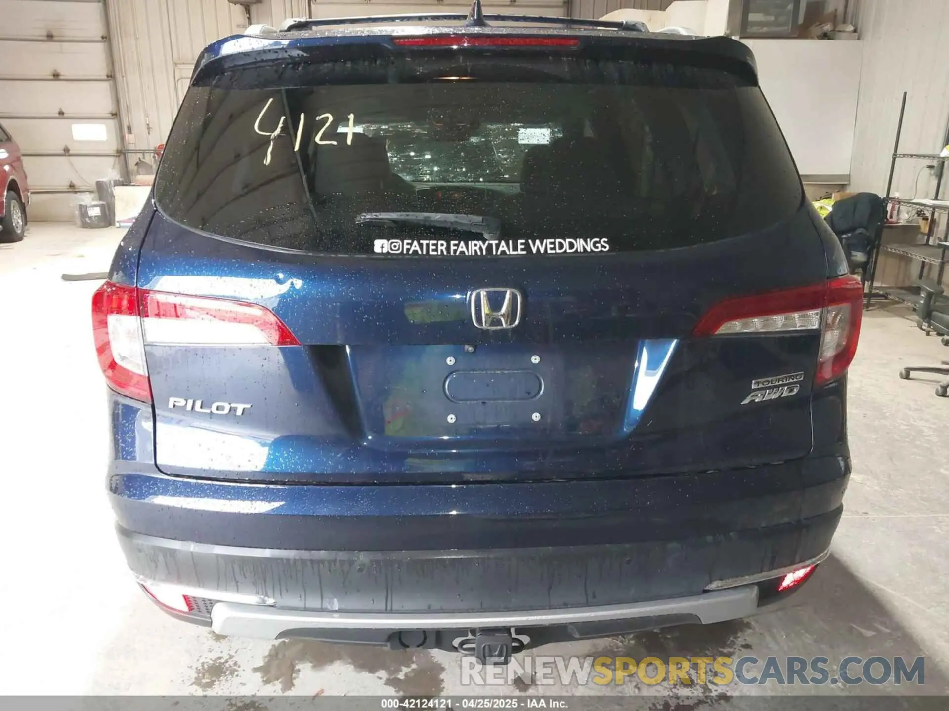 17 Photograph of a damaged car 5FNYF6H65LB019355 HONDA PILOT 2020