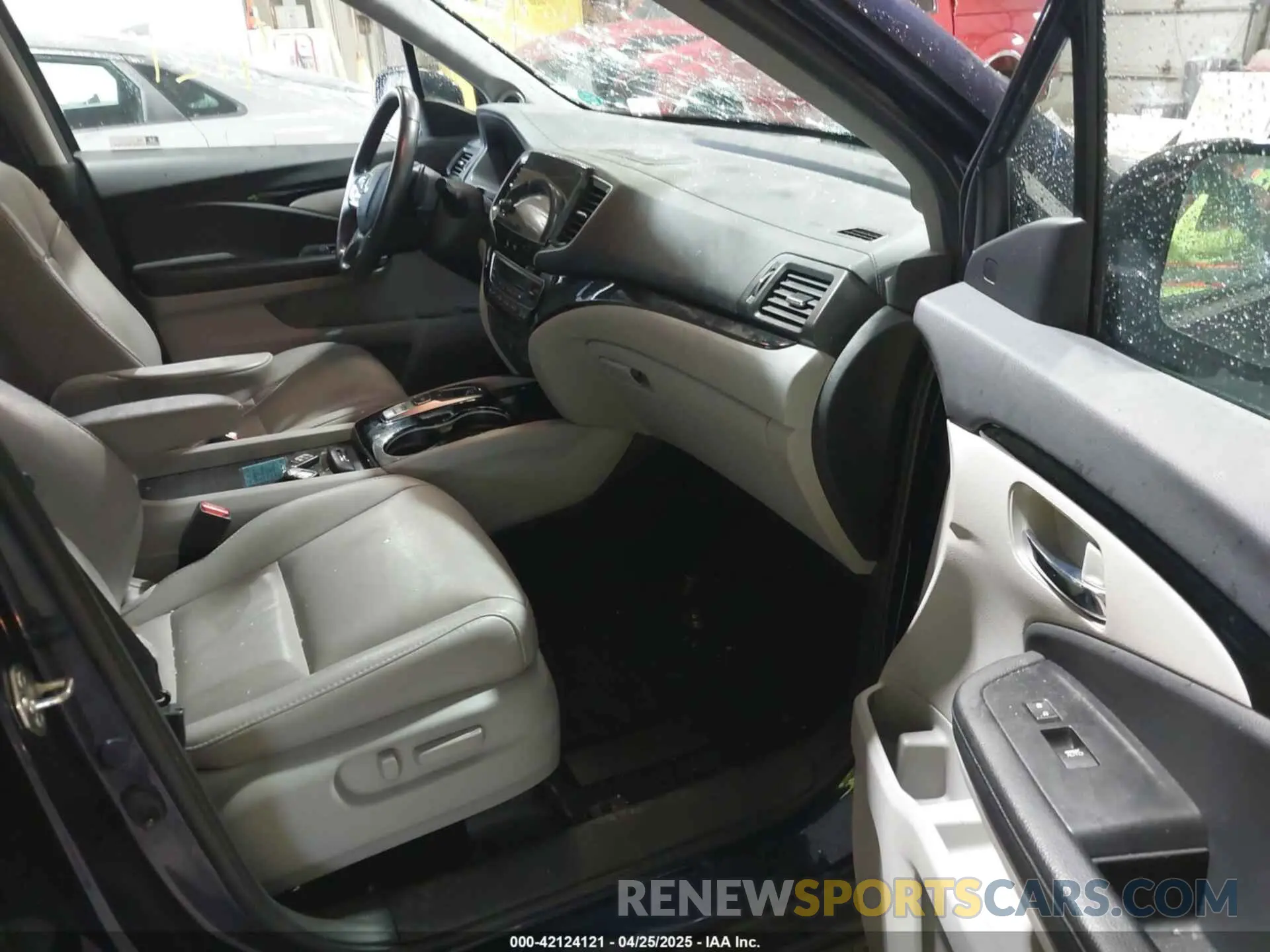 5 Photograph of a damaged car 5FNYF6H65LB019355 HONDA PILOT 2020