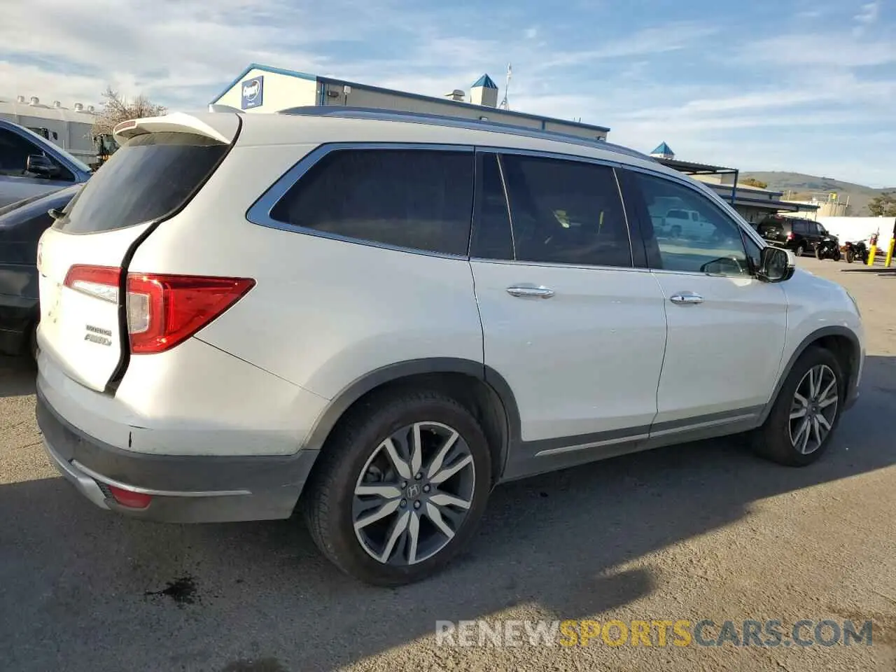 3 Photograph of a damaged car 5FNYF6H68LB002405 HONDA PILOT 2020