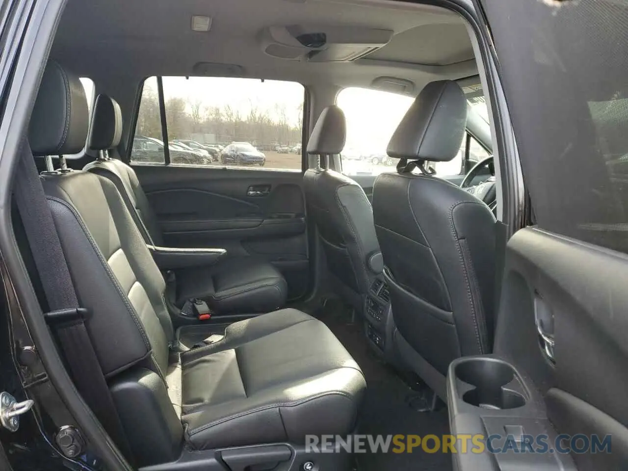 11 Photograph of a damaged car 5FNYF6H68LB005014 HONDA PILOT 2020