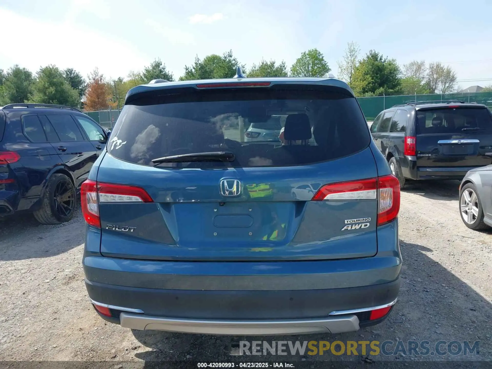 16 Photograph of a damaged car 5FNYF6H93LB034009 HONDA PILOT 2020