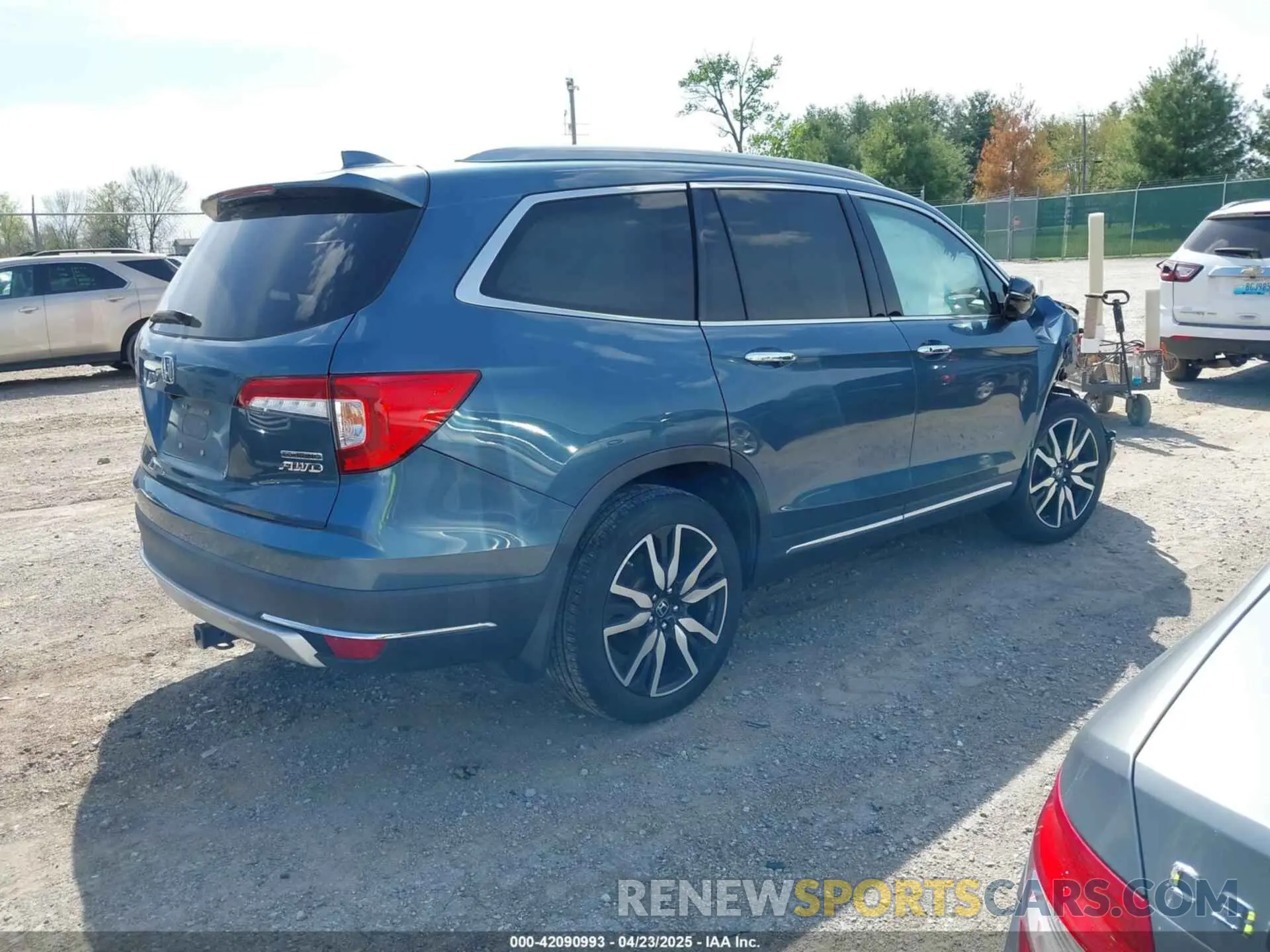4 Photograph of a damaged car 5FNYF6H93LB034009 HONDA PILOT 2020