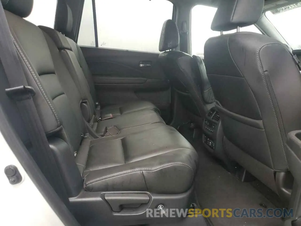 11 Photograph of a damaged car 5FNYF6H95LB053631 HONDA PILOT 2020