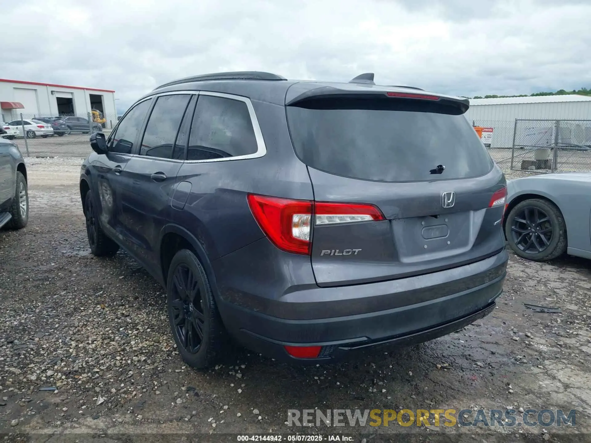 3 Photograph of a damaged car 5FNYF5H21MB043810 HONDA PILOT 2021