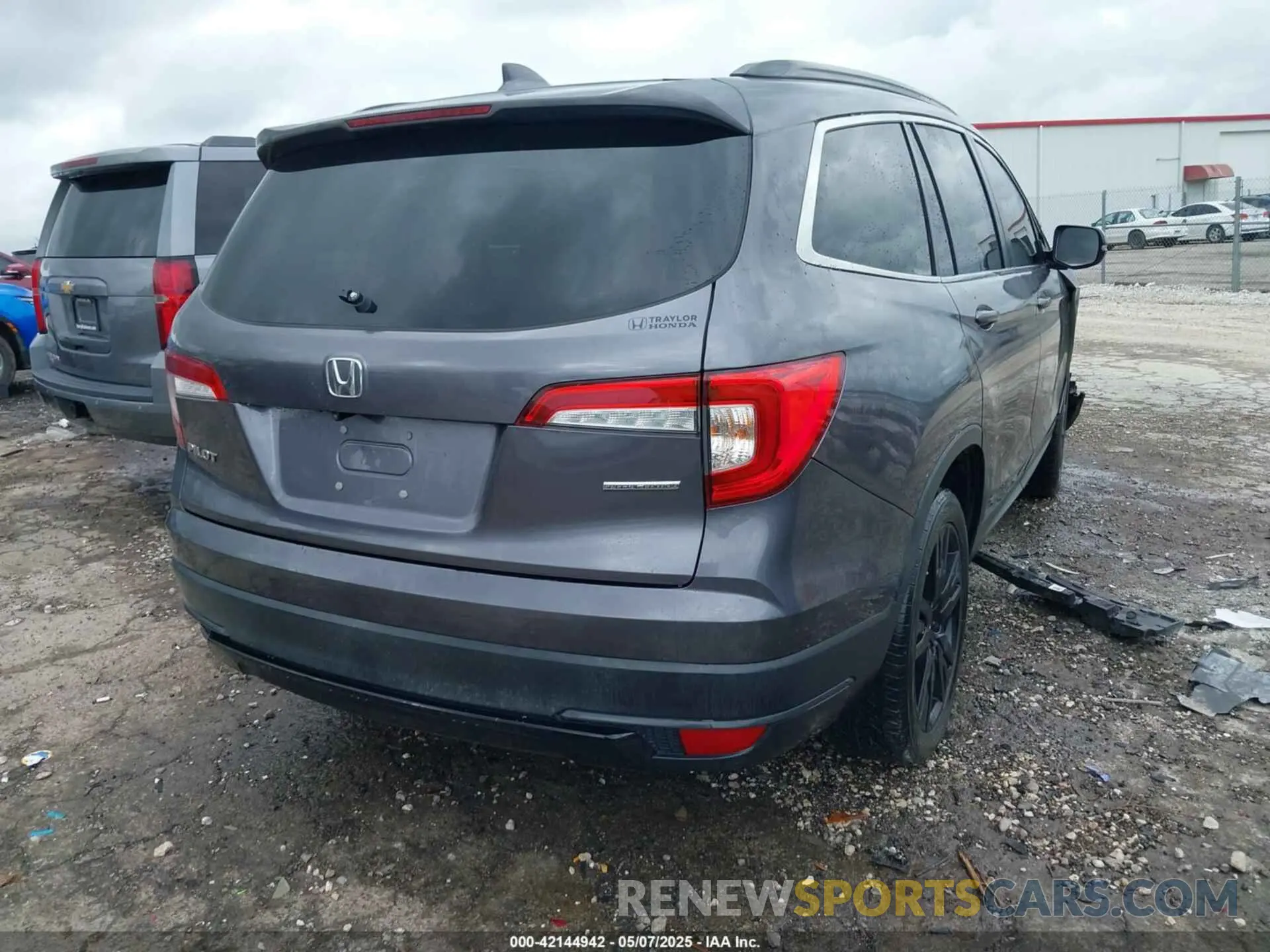 4 Photograph of a damaged car 5FNYF5H21MB043810 HONDA PILOT 2021
