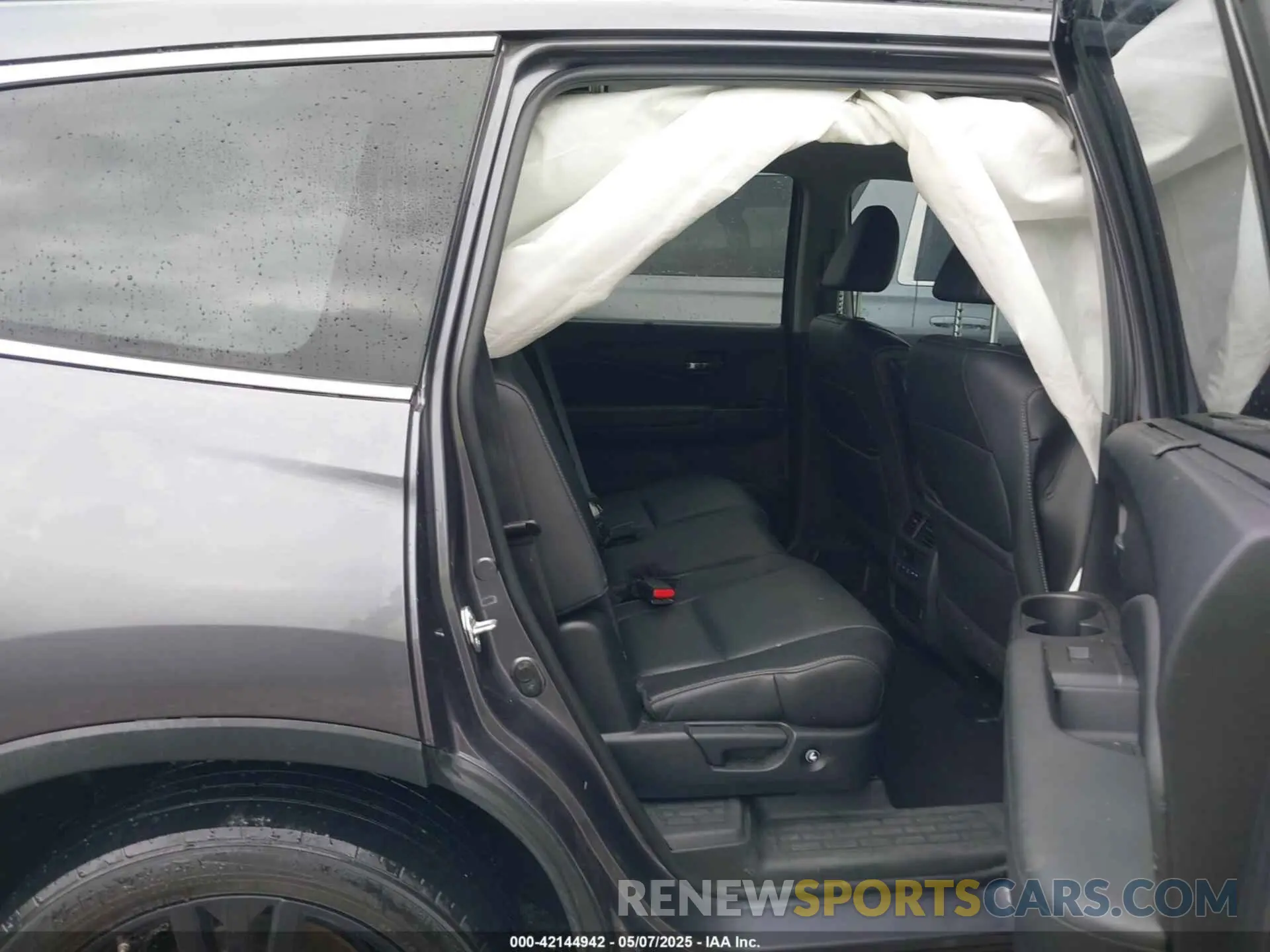 8 Photograph of a damaged car 5FNYF5H21MB043810 HONDA PILOT 2021