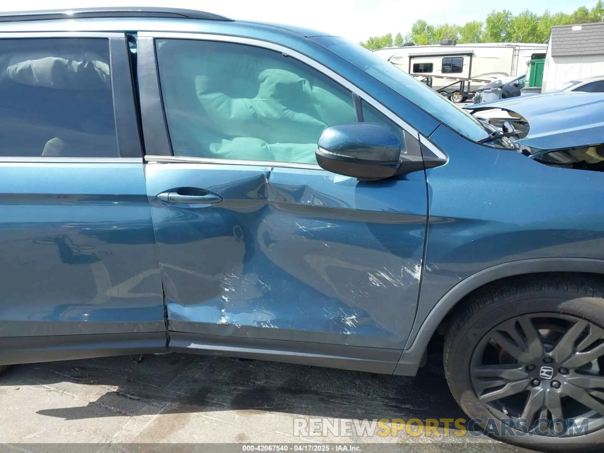 12 Photograph of a damaged car 5FNYF5H23MB008041 HONDA PILOT 2021