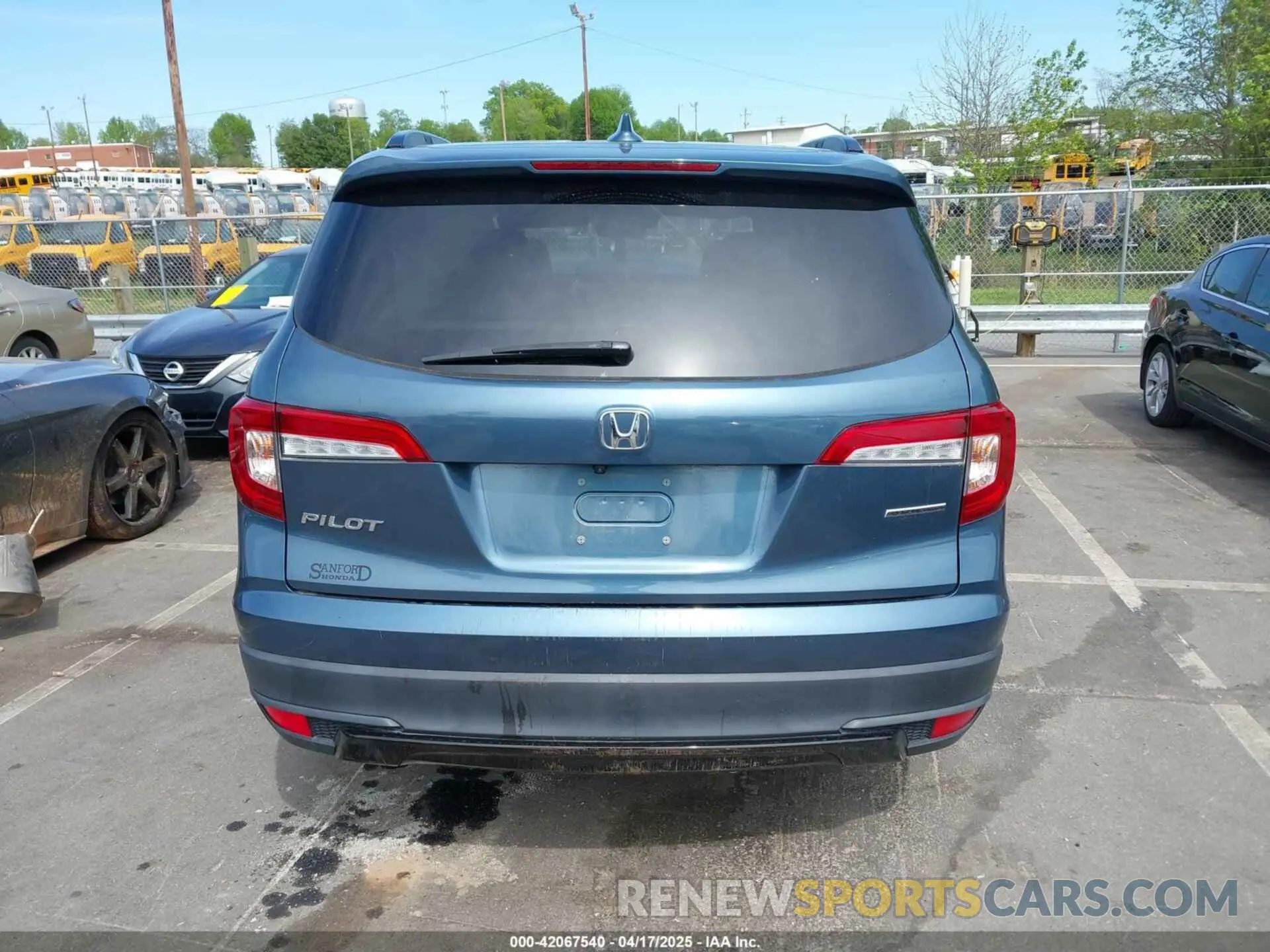 17 Photograph of a damaged car 5FNYF5H23MB008041 HONDA PILOT 2021