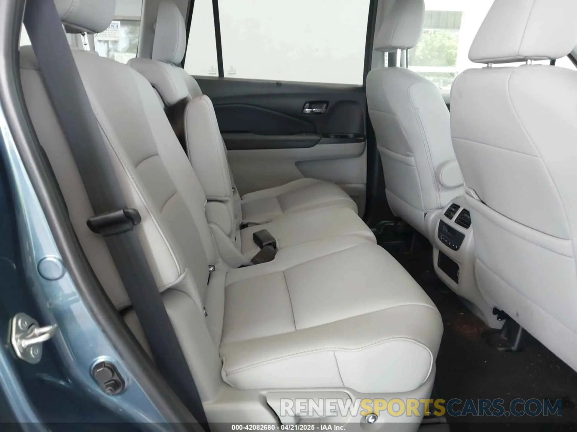 8 Photograph of a damaged car 5FNYF5H27MB011413 HONDA PILOT 2021