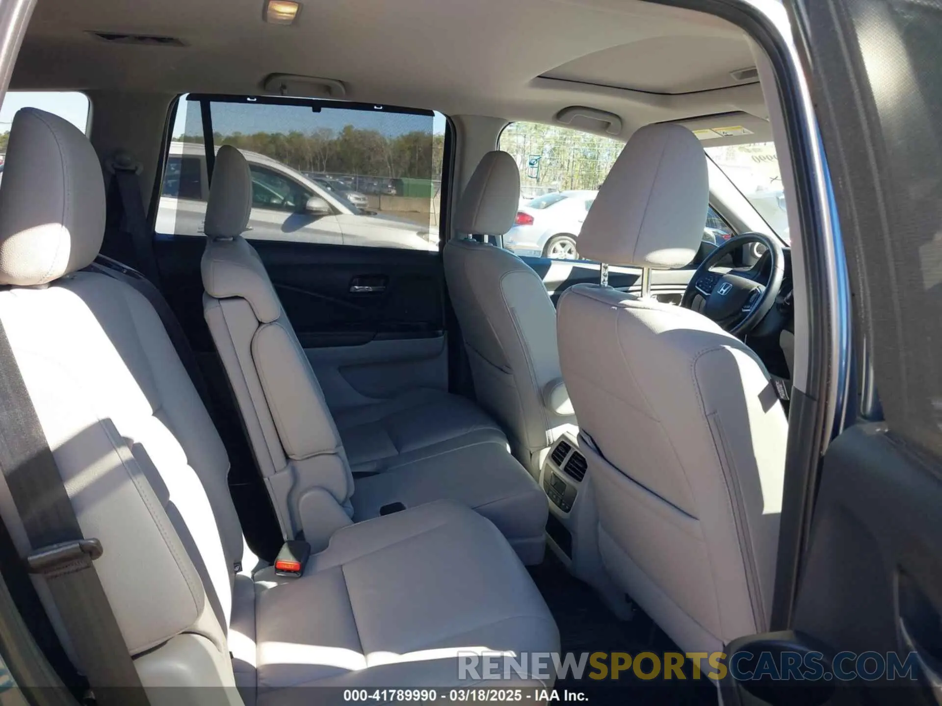 8 Photograph of a damaged car 5FNYF5H27MB041981 HONDA PILOT 2021
