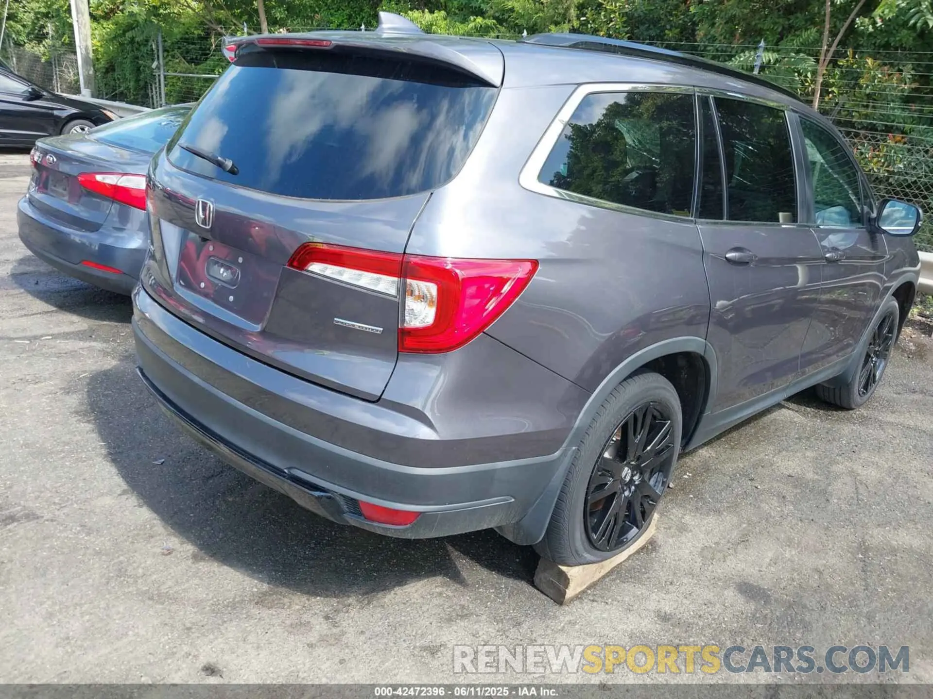 4 Photograph of a damaged car 5FNYF5H29MB003636 HONDA PILOT 2021