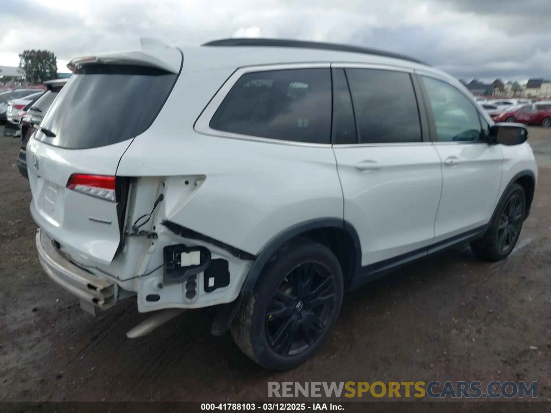 4 Photograph of a damaged car 5FNYF5H29MB044994 HONDA PILOT 2021