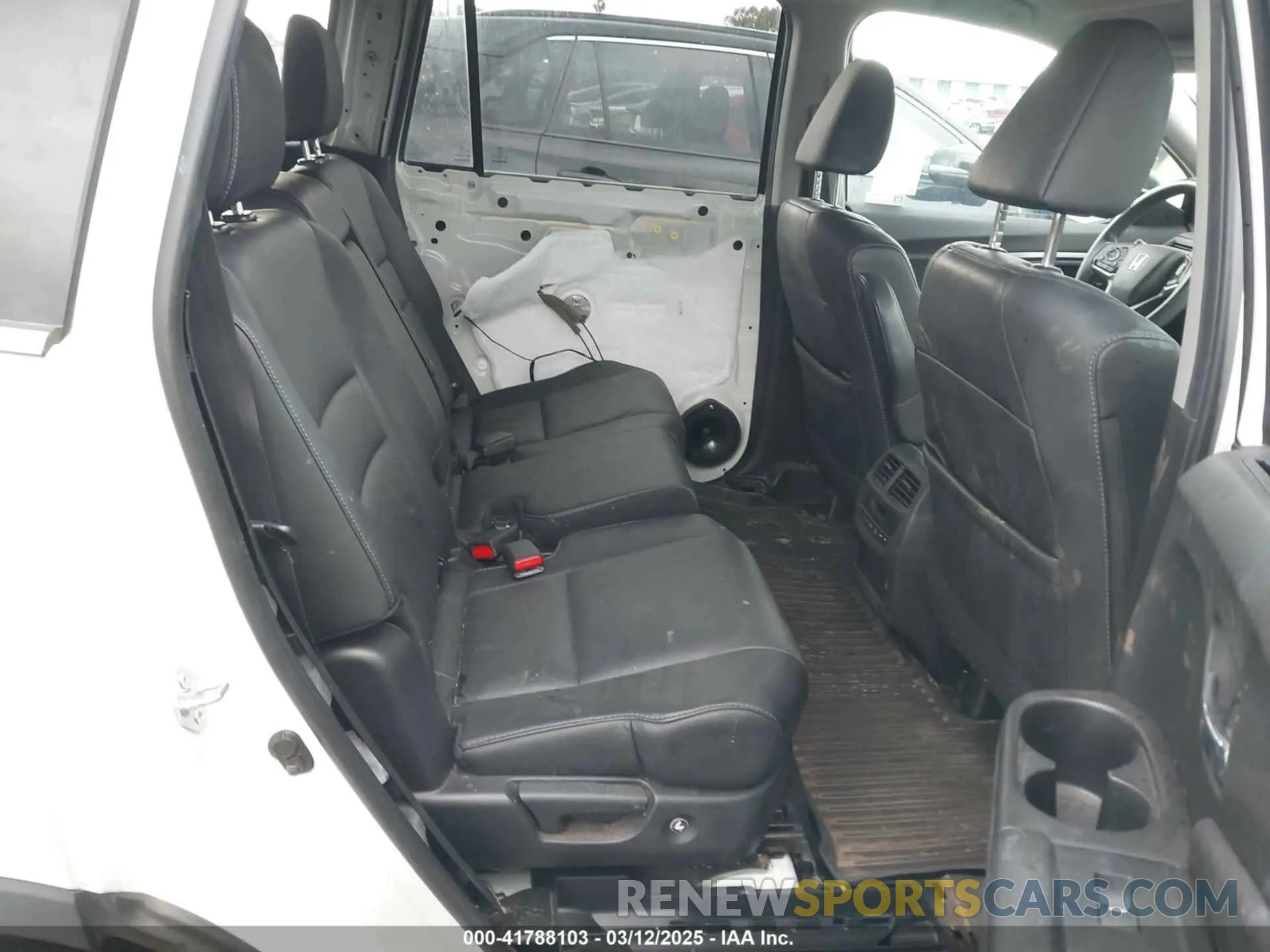 8 Photograph of a damaged car 5FNYF5H29MB044994 HONDA PILOT 2021