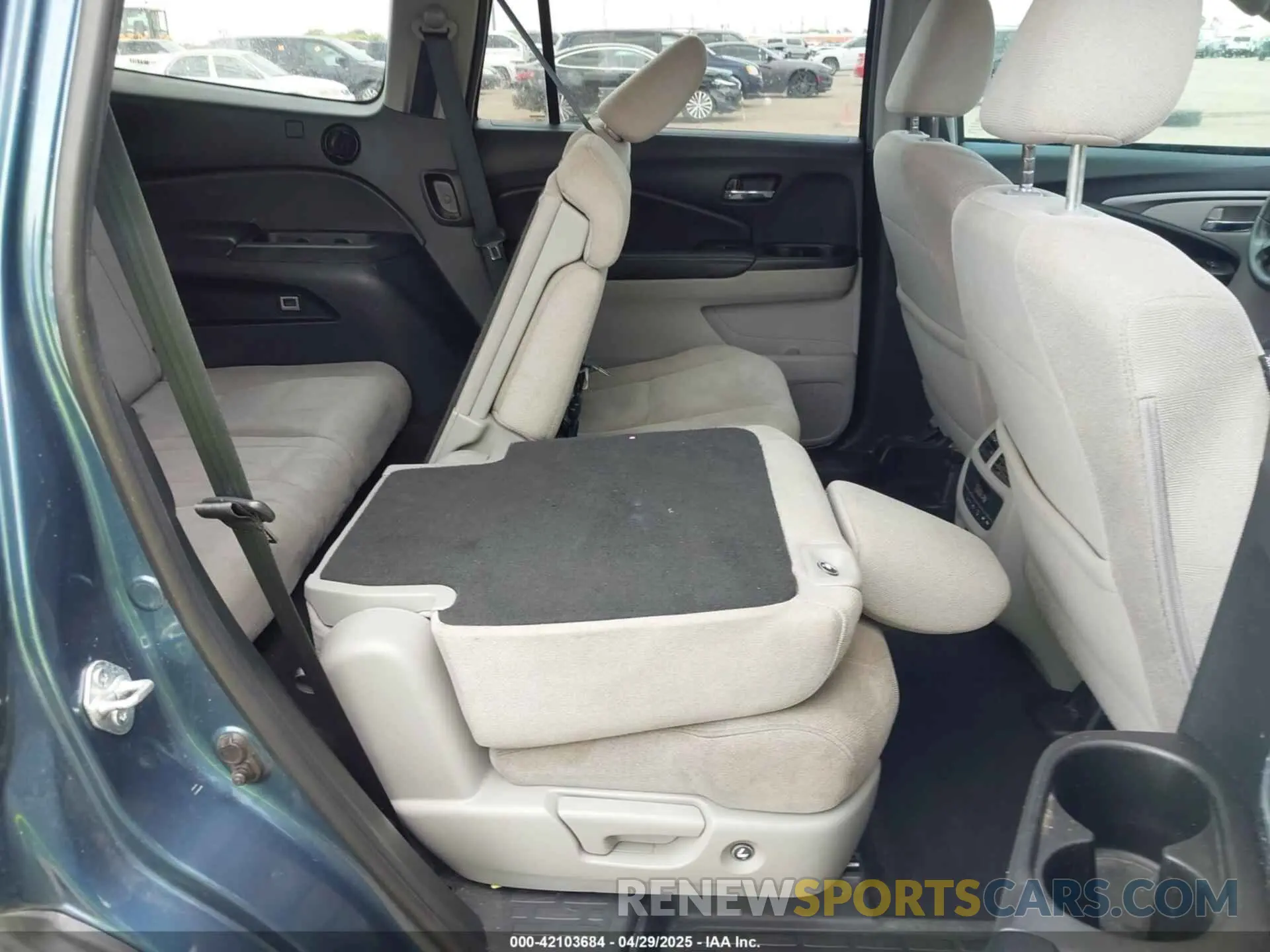 8 Photograph of a damaged car 5FNYF5H30MB040969 HONDA PILOT 2021
