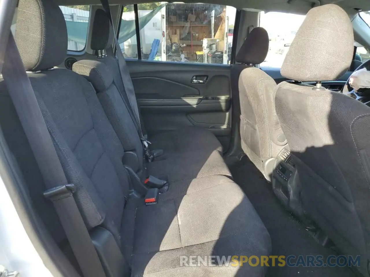 11 Photograph of a damaged car 5FNYF5H31MB013697 HONDA PILOT 2021