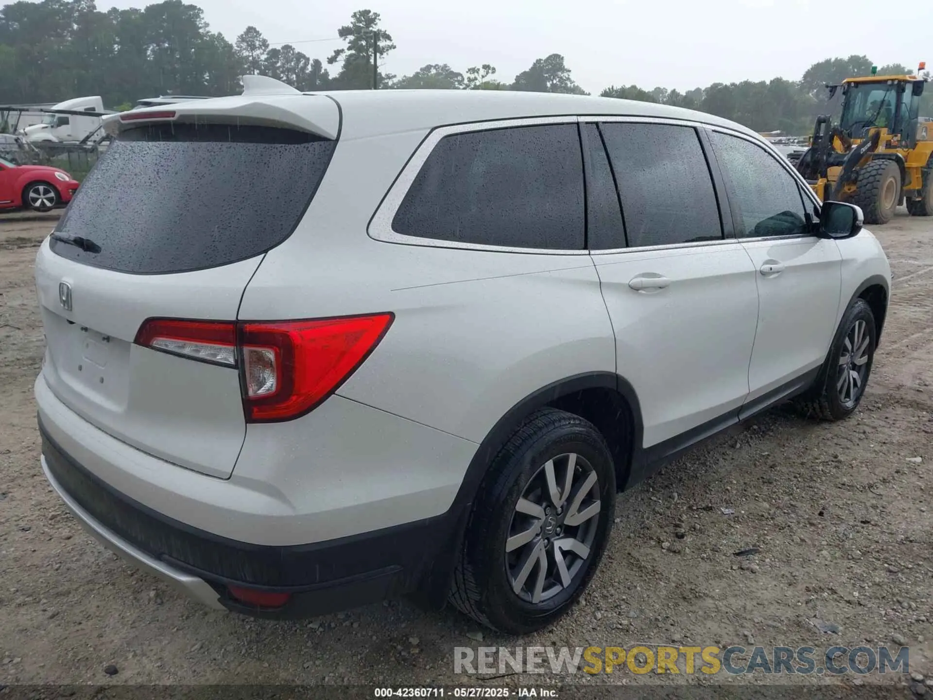 4 Photograph of a damaged car 5FNYF5H35MB016697 HONDA PILOT 2021