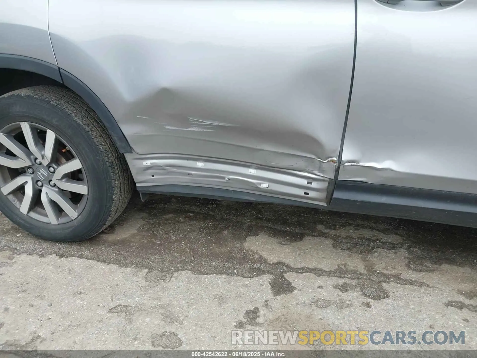 18 Photograph of a damaged car 5FNYF5H36MB039437 HONDA PILOT 2021