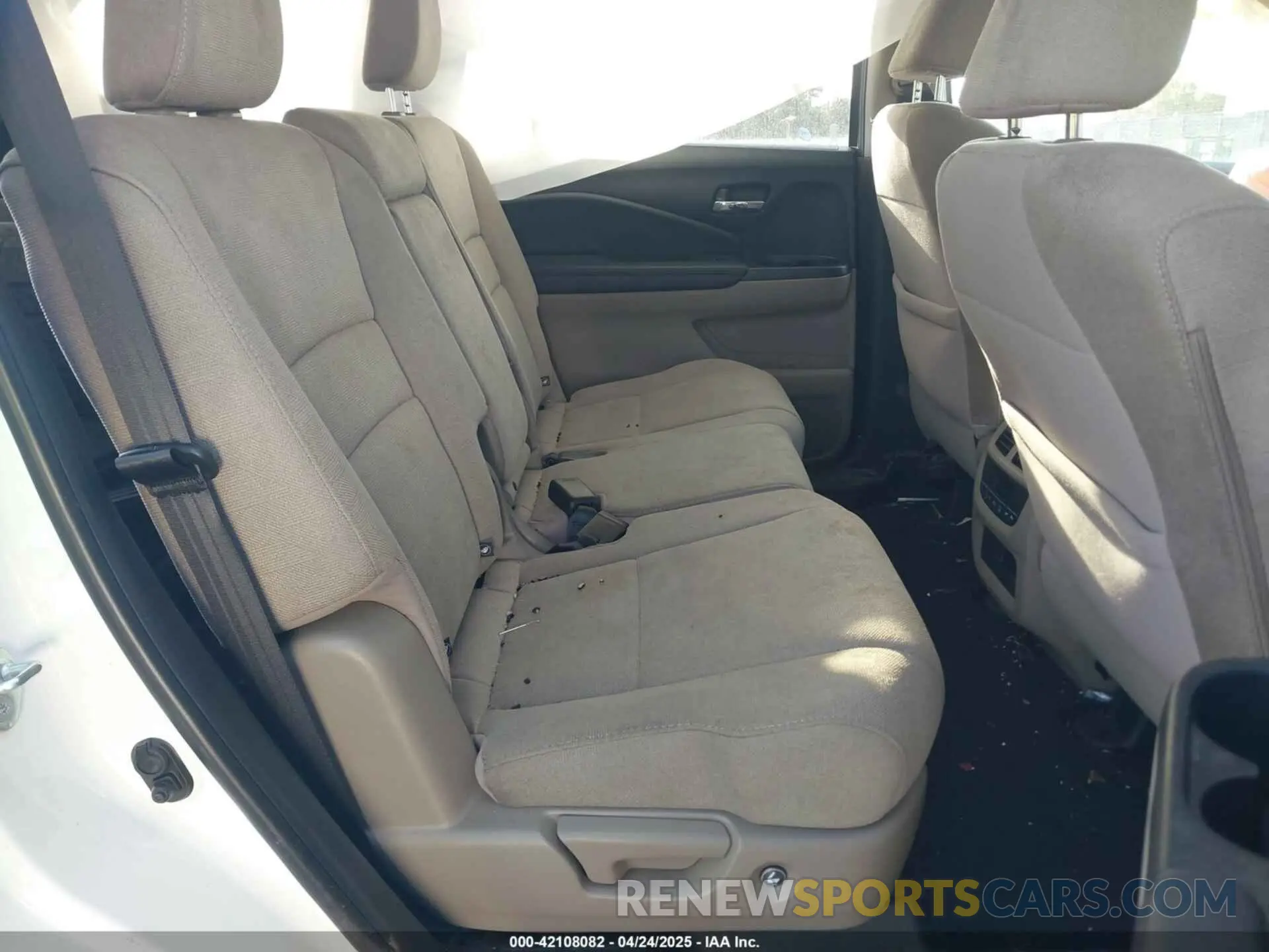 8 Photograph of a damaged car 5FNYF5H37MB020637 HONDA PILOT 2021