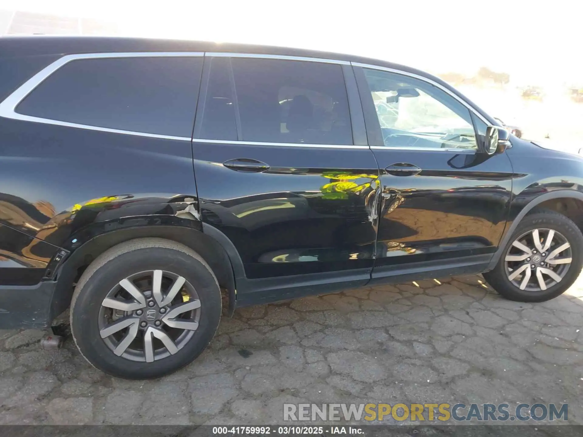 14 Photograph of a damaged car 5FNYF5H51MB004516 HONDA PILOT 2021