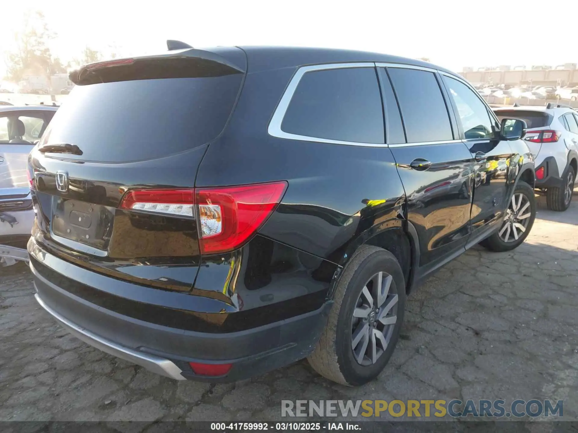 4 Photograph of a damaged car 5FNYF5H51MB004516 HONDA PILOT 2021
