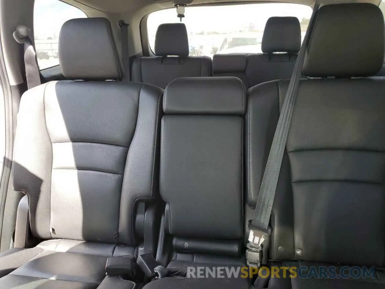 10 Photograph of a damaged car 5FNYF5H51MB020683 HONDA PILOT 2021