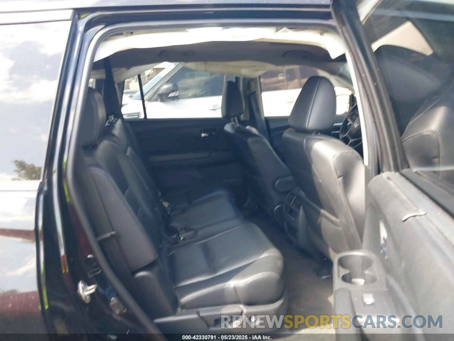 8 Photograph of a damaged car 5FNYF5H52MB009644 HONDA PILOT 2021
