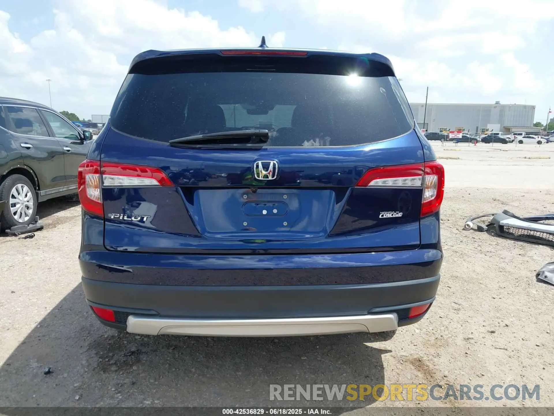 17 Photograph of a damaged car 5FNYF5H55MB004194 HONDA PILOT 2021