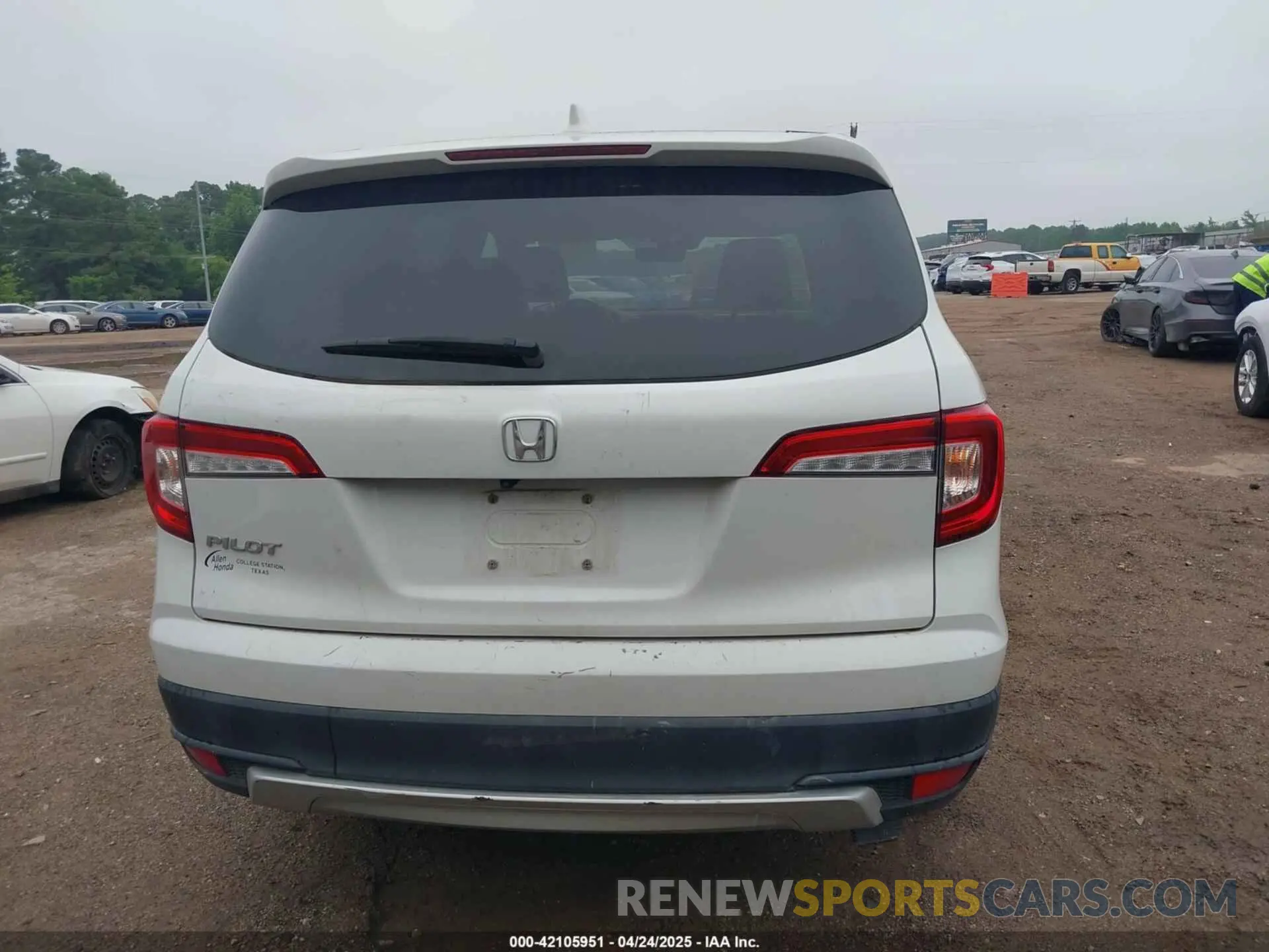 17 Photograph of a damaged car 5FNYF5H55MB028821 HONDA PILOT 2021