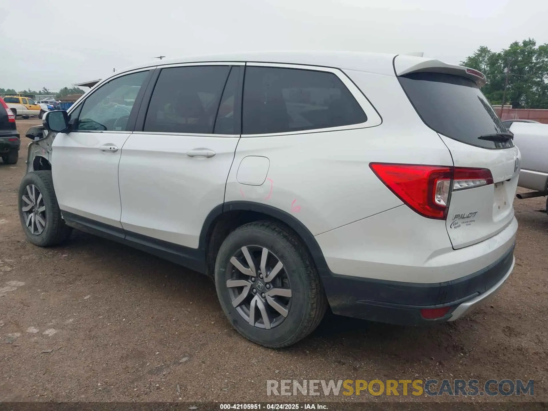 3 Photograph of a damaged car 5FNYF5H55MB028821 HONDA PILOT 2021