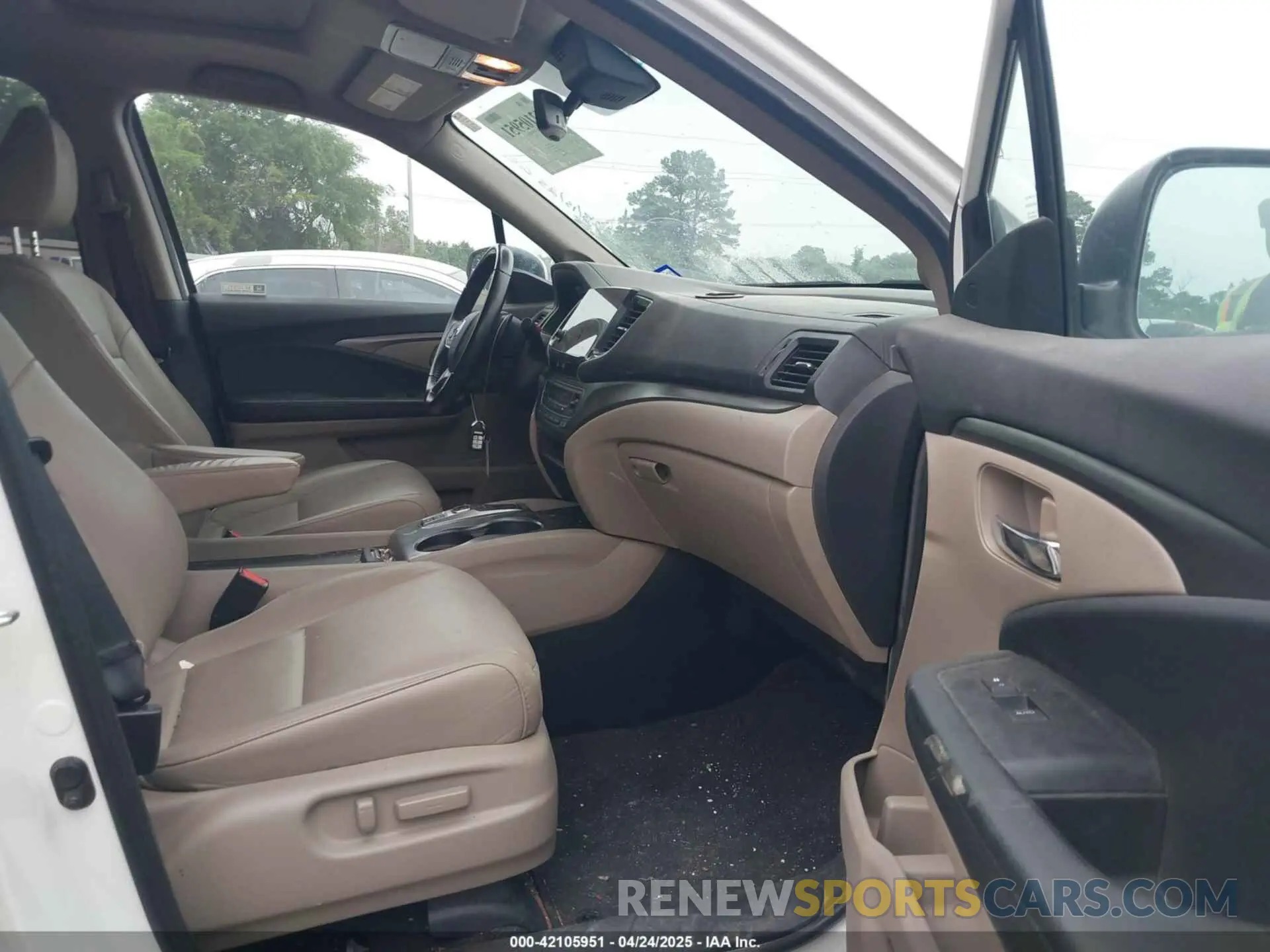 5 Photograph of a damaged car 5FNYF5H55MB028821 HONDA PILOT 2021