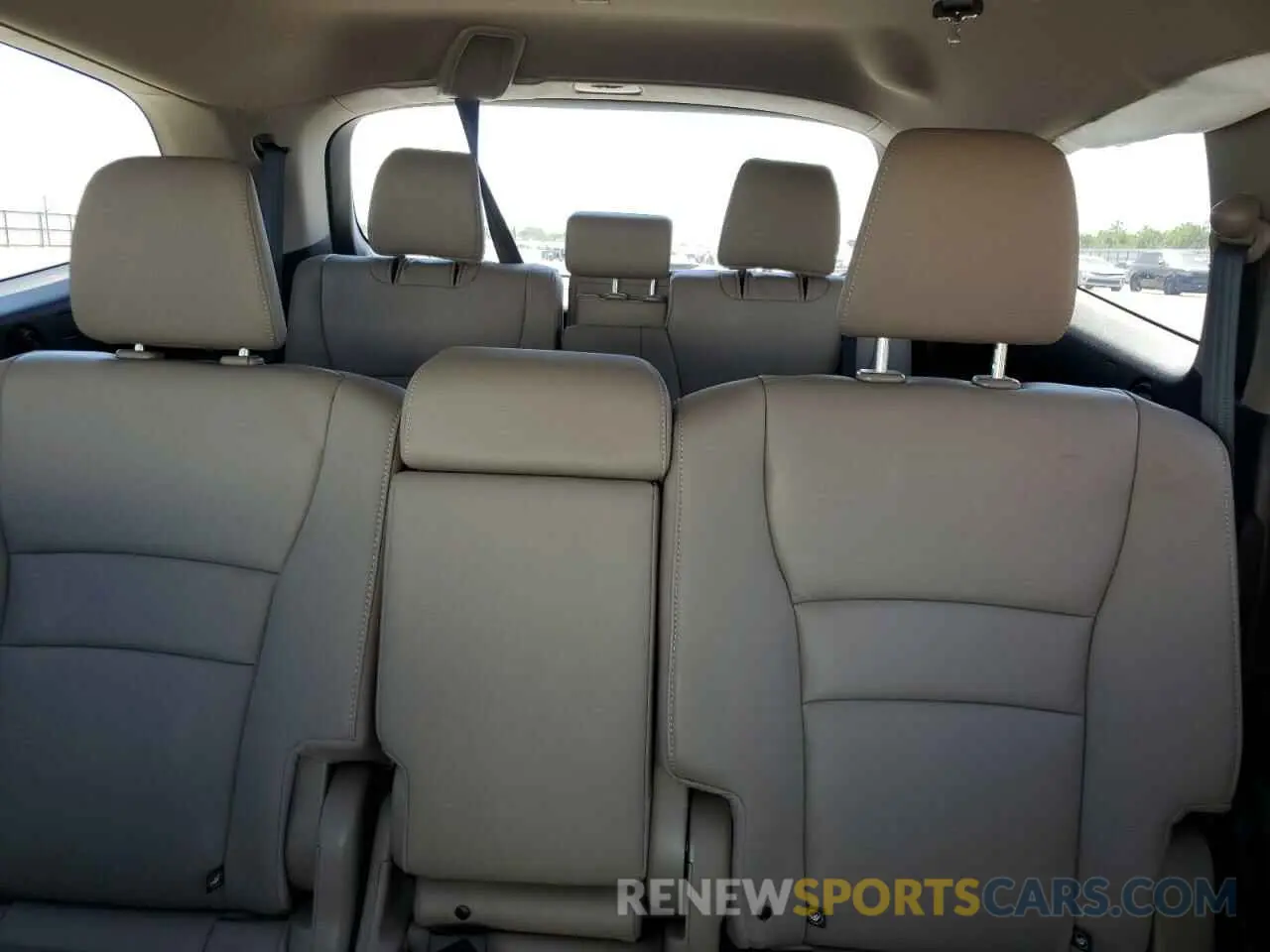 10 Photograph of a damaged car 5FNYF5H58MB015609 HONDA PILOT 2021