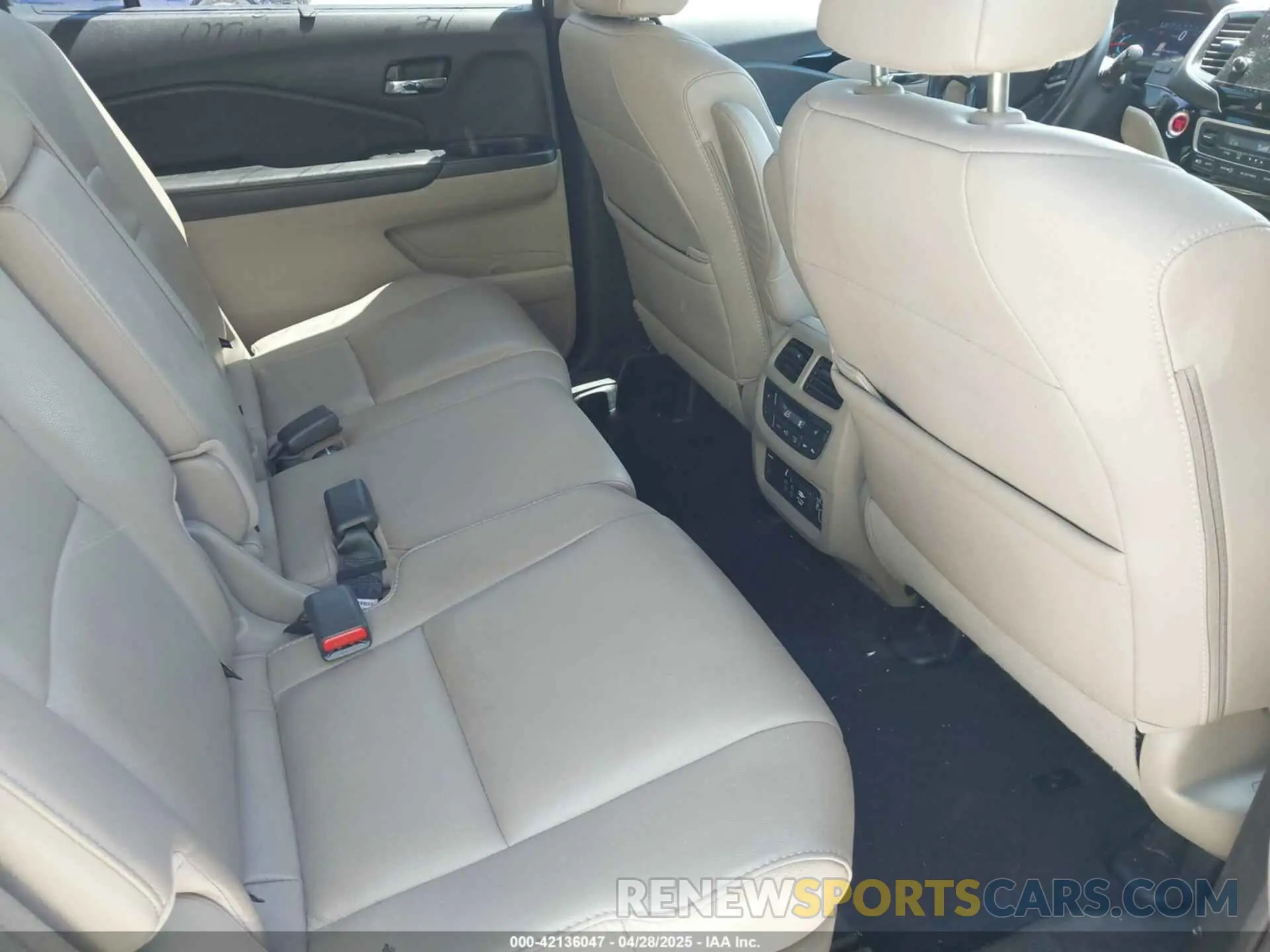 8 Photograph of a damaged car 5FNYF5H98MB073807 HONDA PILOT 2021
