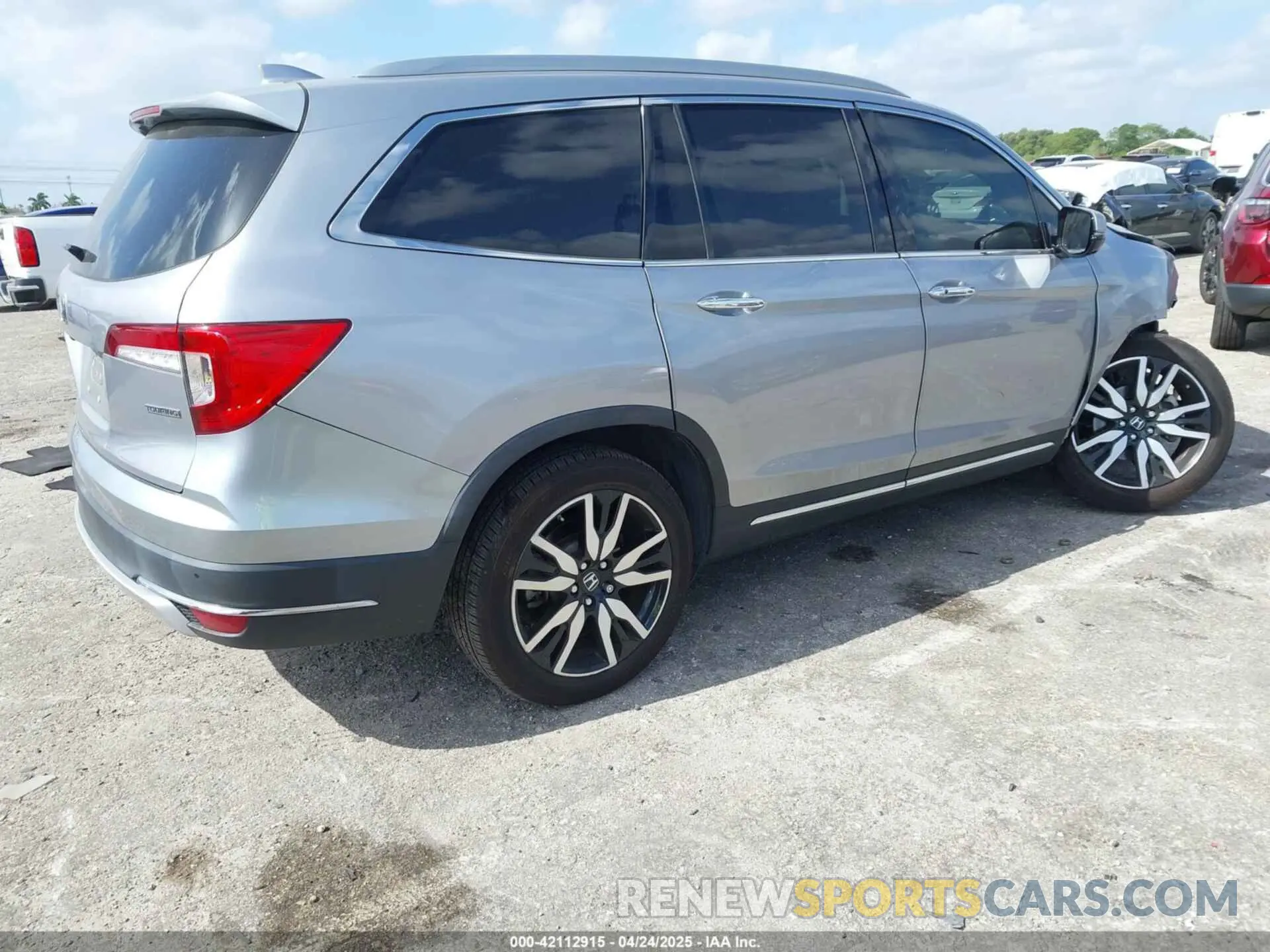 4 Photograph of a damaged car 5FNYF5H99MB041638 HONDA PILOT 2021